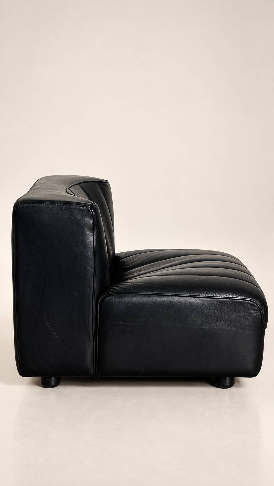 Modular black leather sofa '9000' by Tito Agnoli