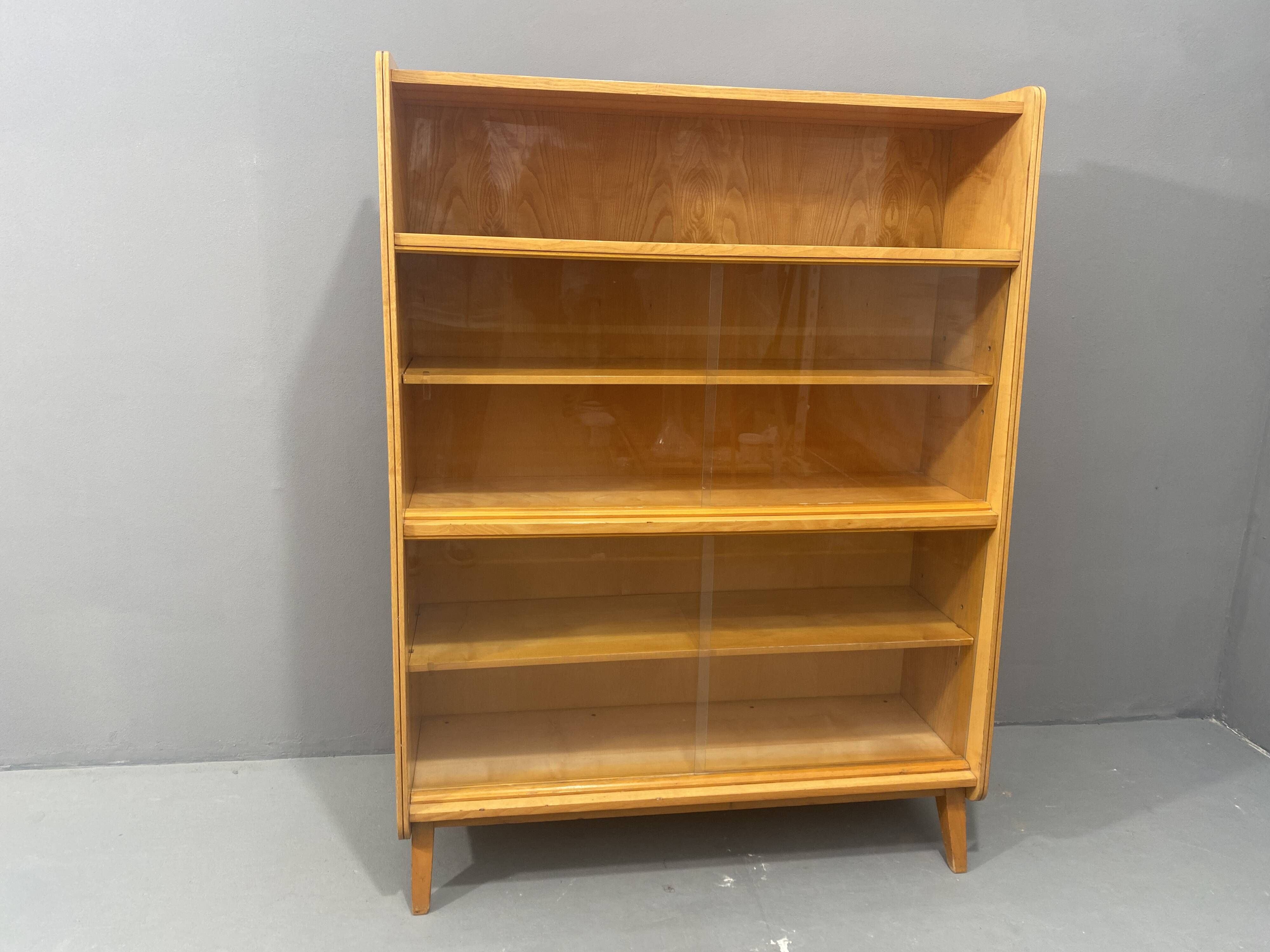 Bibliothèque vintage en noyer par František Jirák, 1960, Tchécoslovaquie