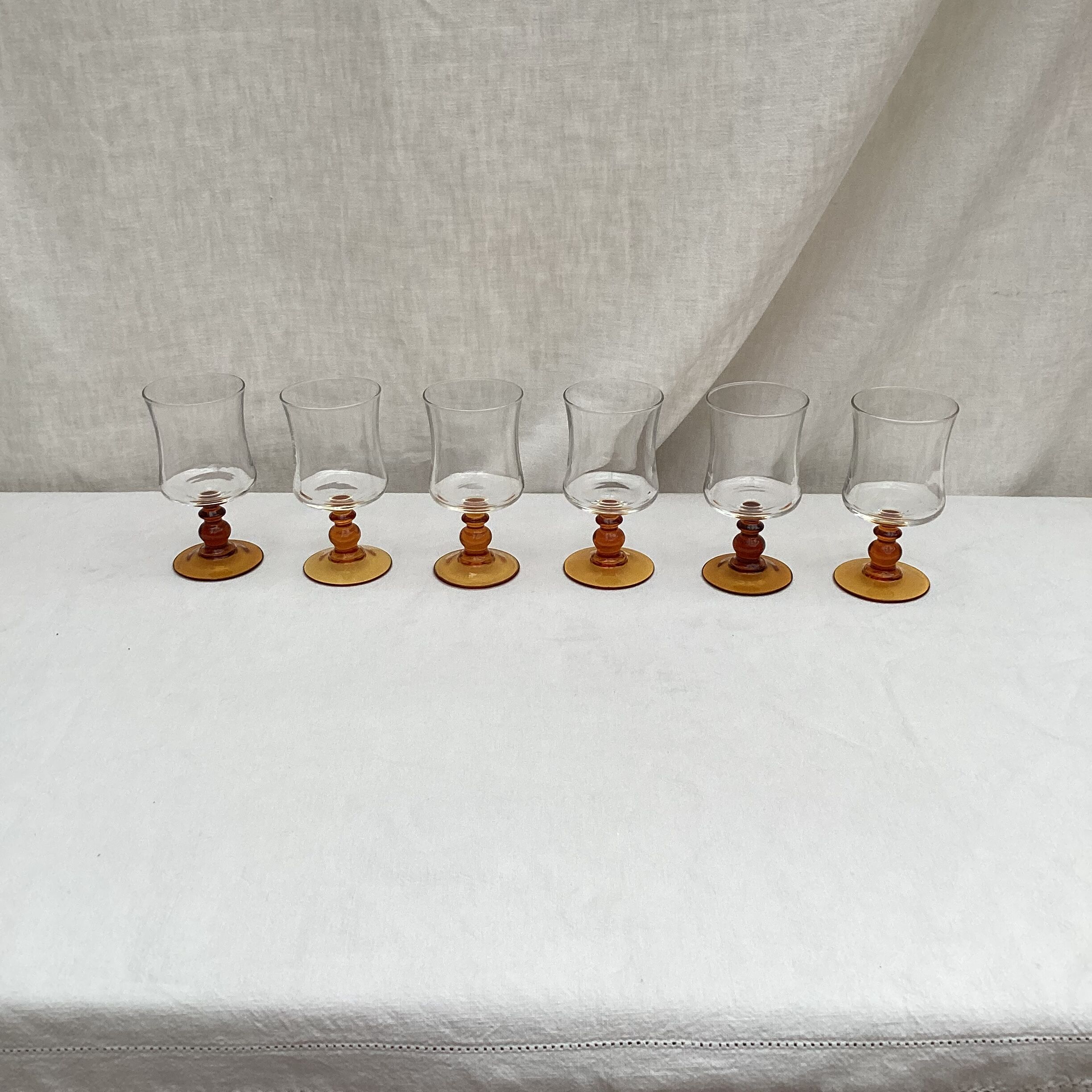 Set of six stemmed glasses stamped France dimensions: height -12cm- diameter 6cm-