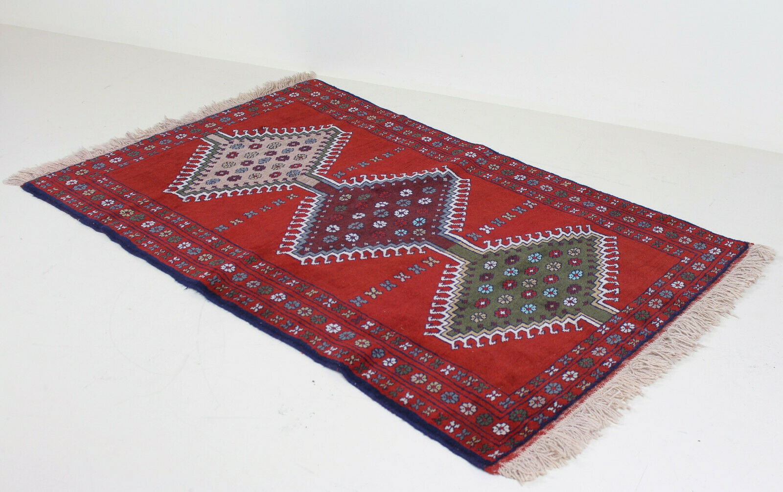 Contemporary rug with tassels shivran 185x118cm