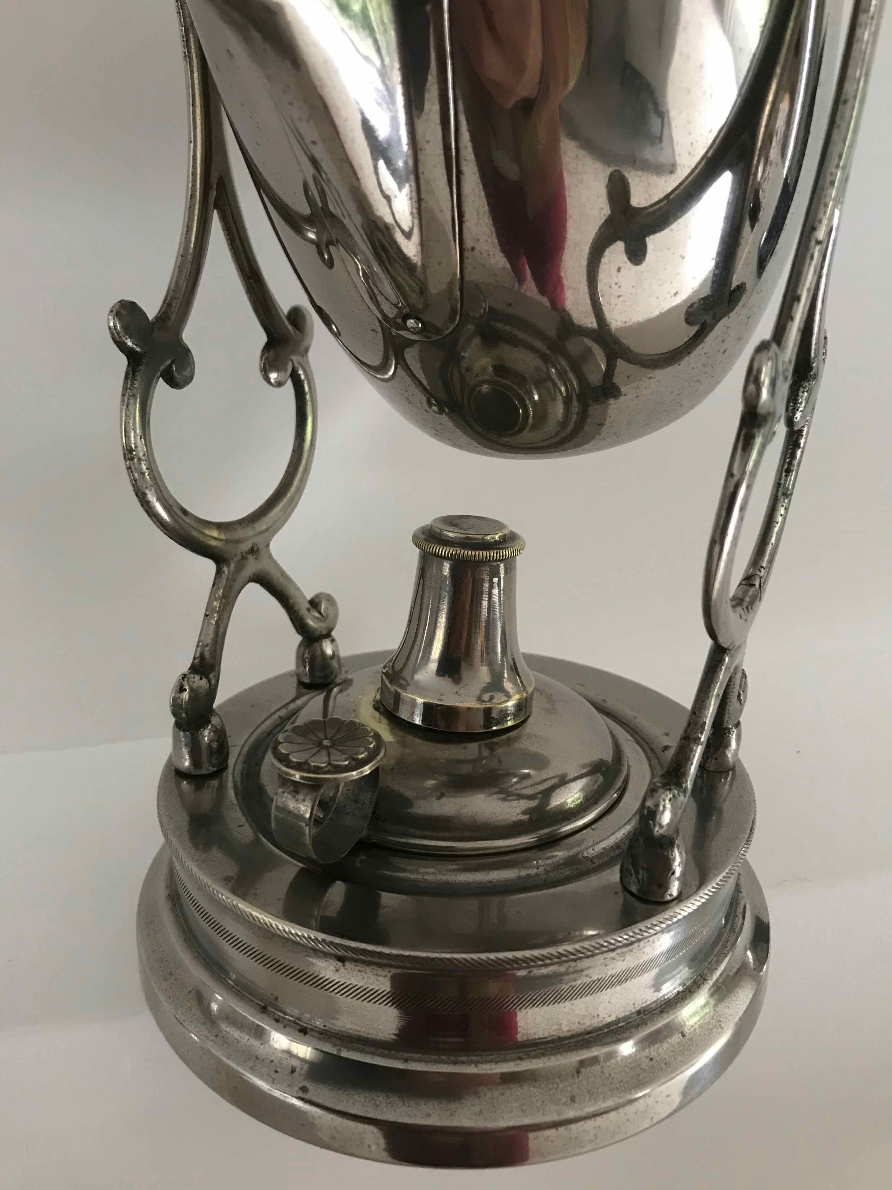 Ancienne cafetière à renversement en métal argenté