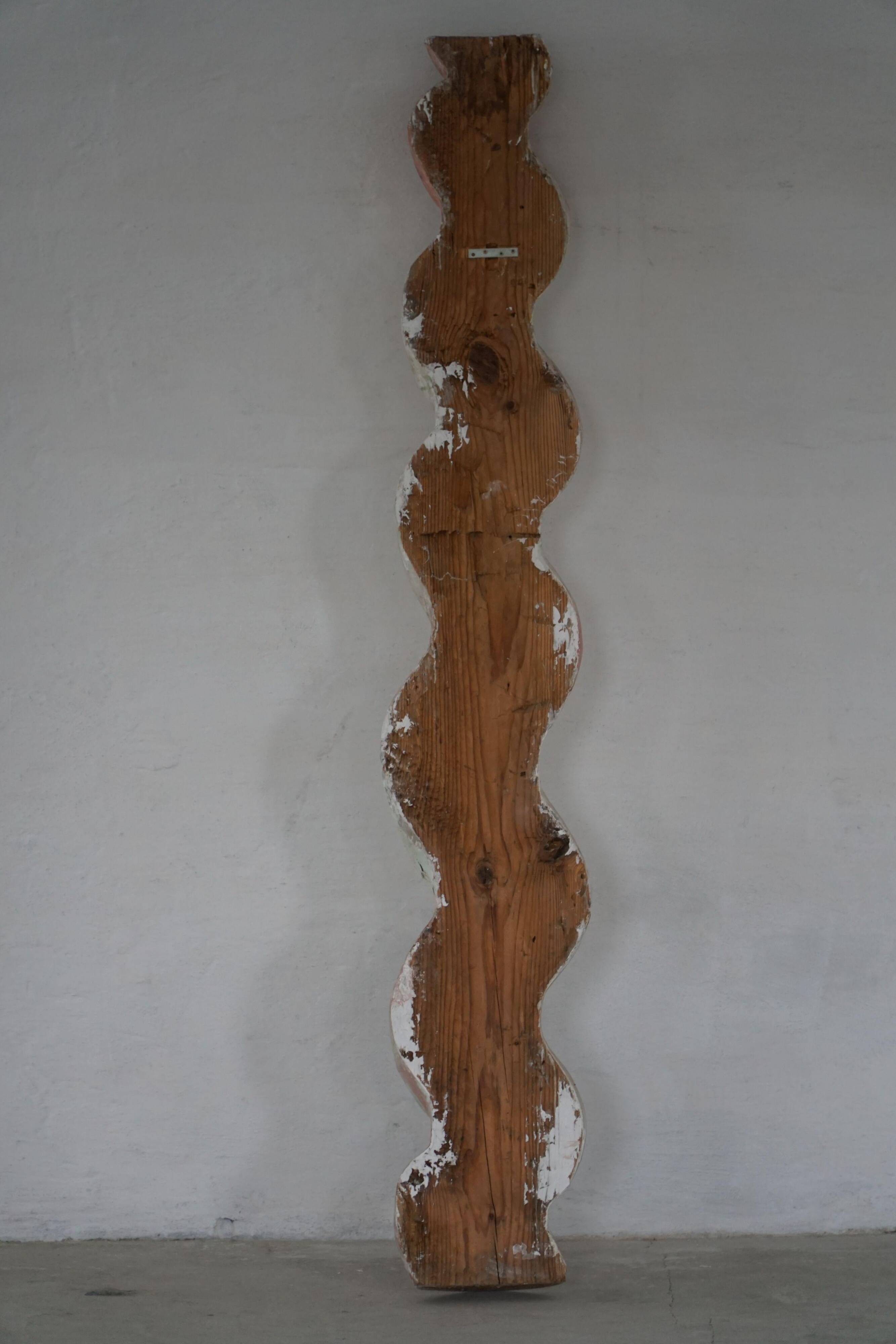 Grand antique Italian sculptural pedestal from the 18th century in twisted barley wood.