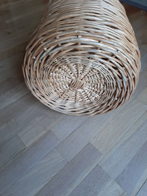 Panier rond en osier de la coopérative de Villaines les rochers