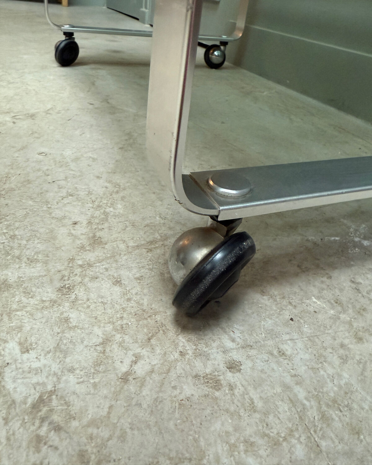 Vintage 70s serving cart in chromed metal and smoked glass