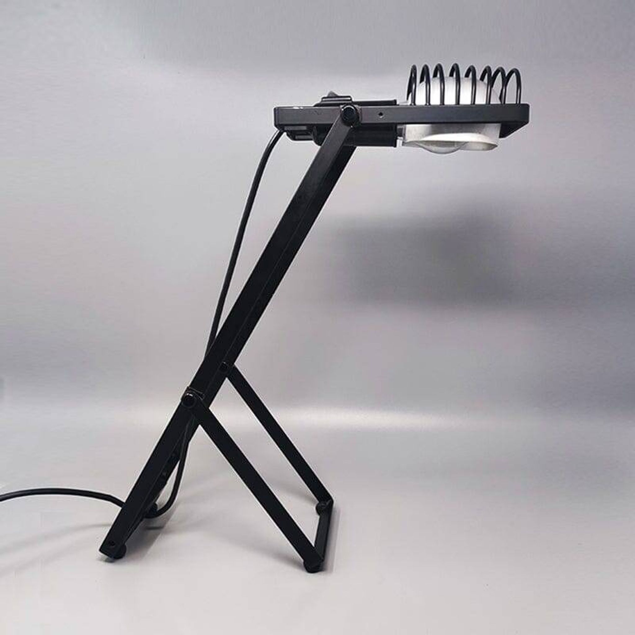 1970s Gorgeous Black Table Lamp "Sintesi" by Ernesto Gismondi for Artemide. Made in Italy