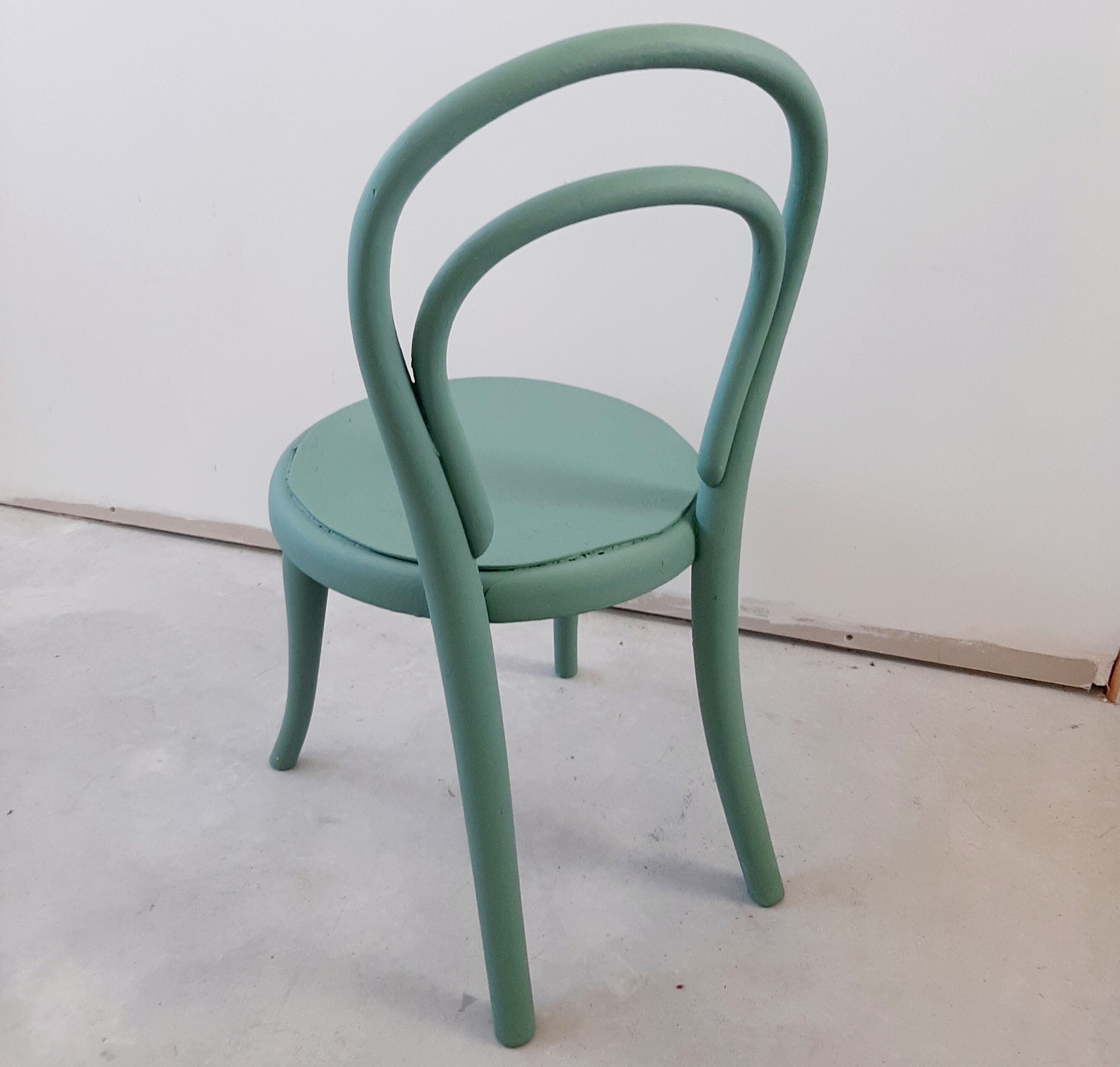 Ancienne chaise Thonet enfant celadon