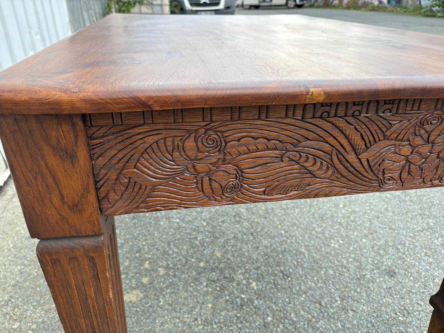 Art Deco table sculpted in solid wood