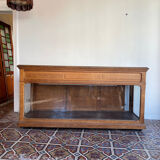 Comptoir d'exposition d'antiquités