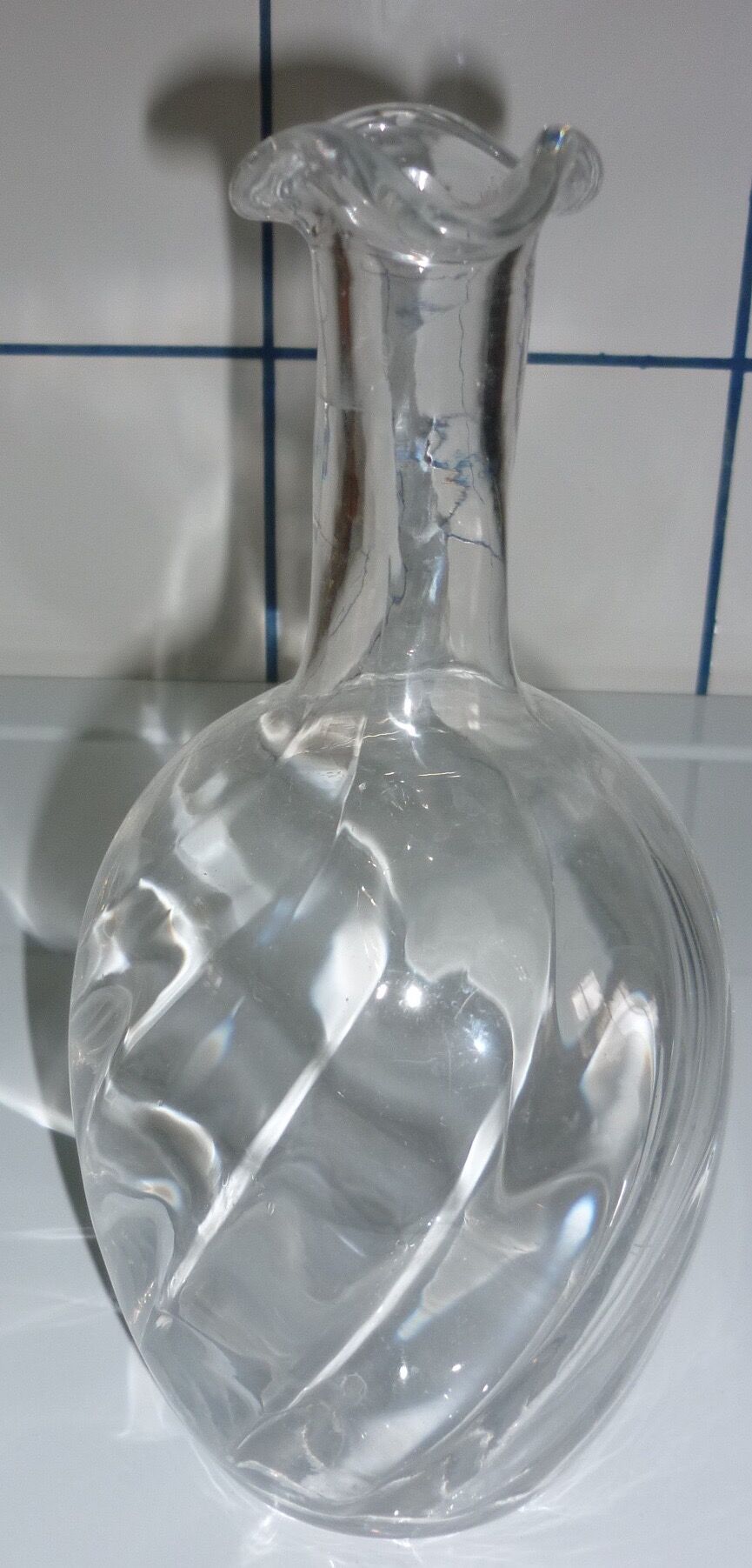 Corrugated neck glass decanter