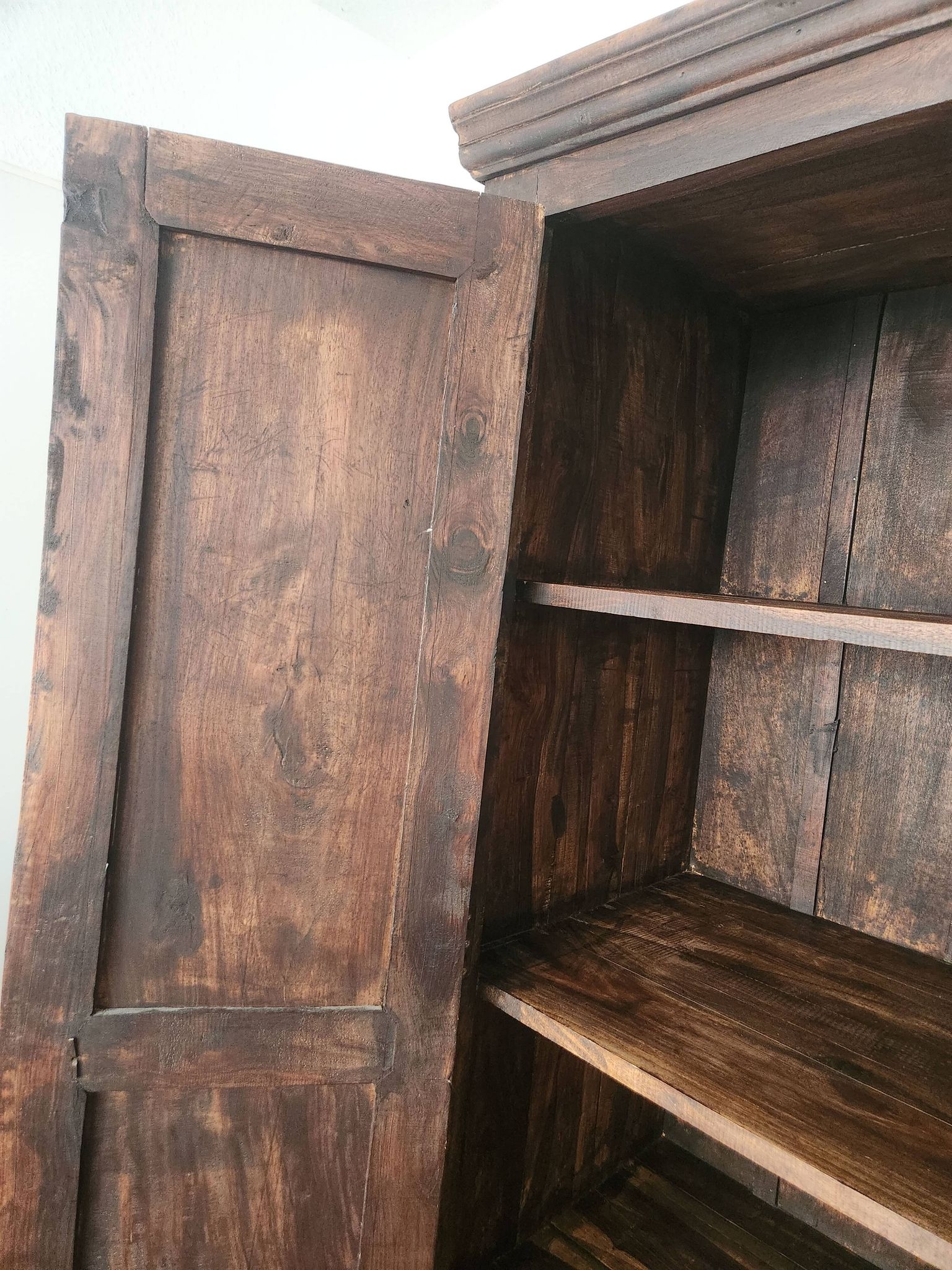 Massiv antik kolonial Schrank geschnitzt Holz Türen Gusseisen Gitter, Bali