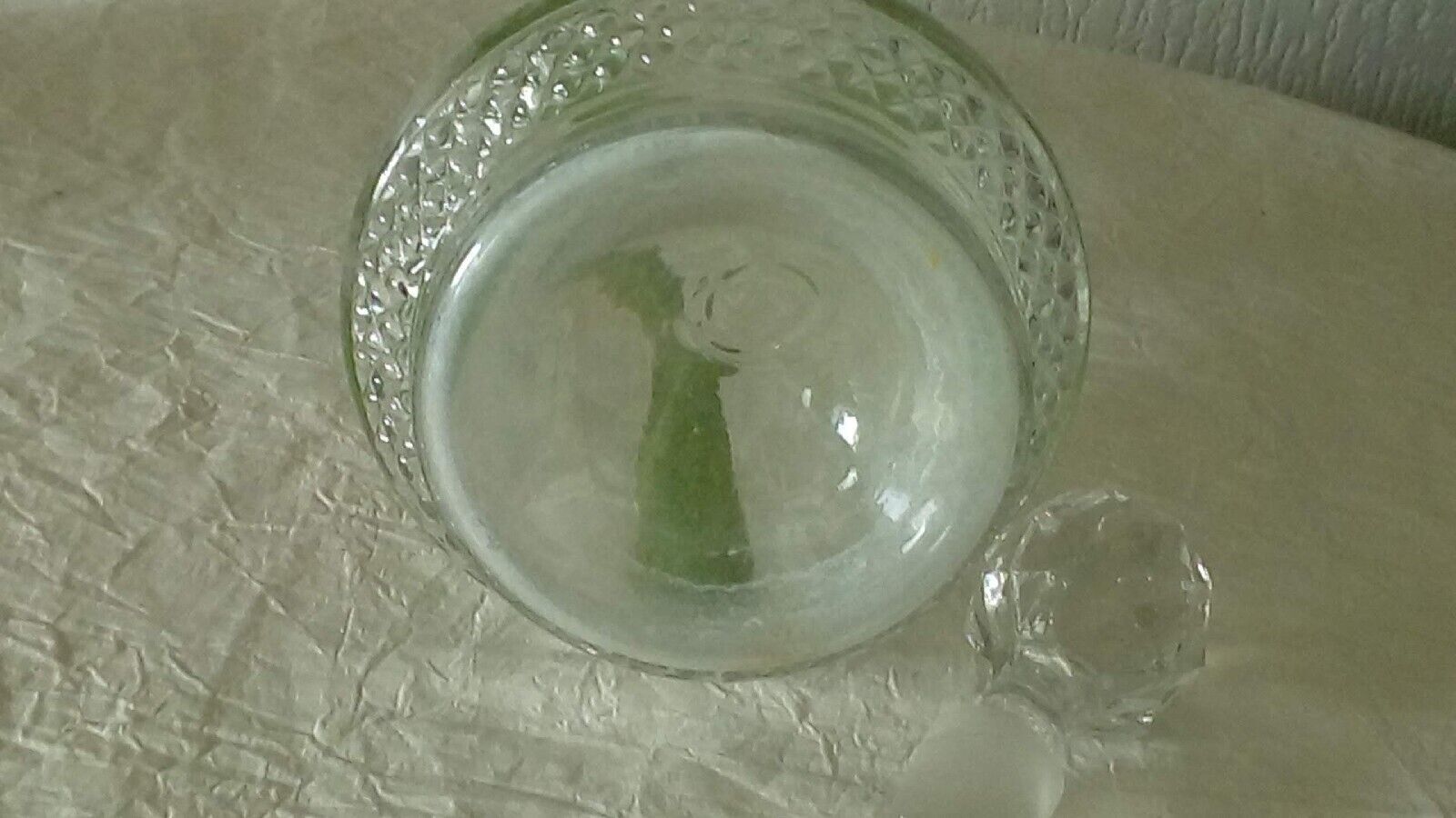 Diamond tip lace effect glass carafe