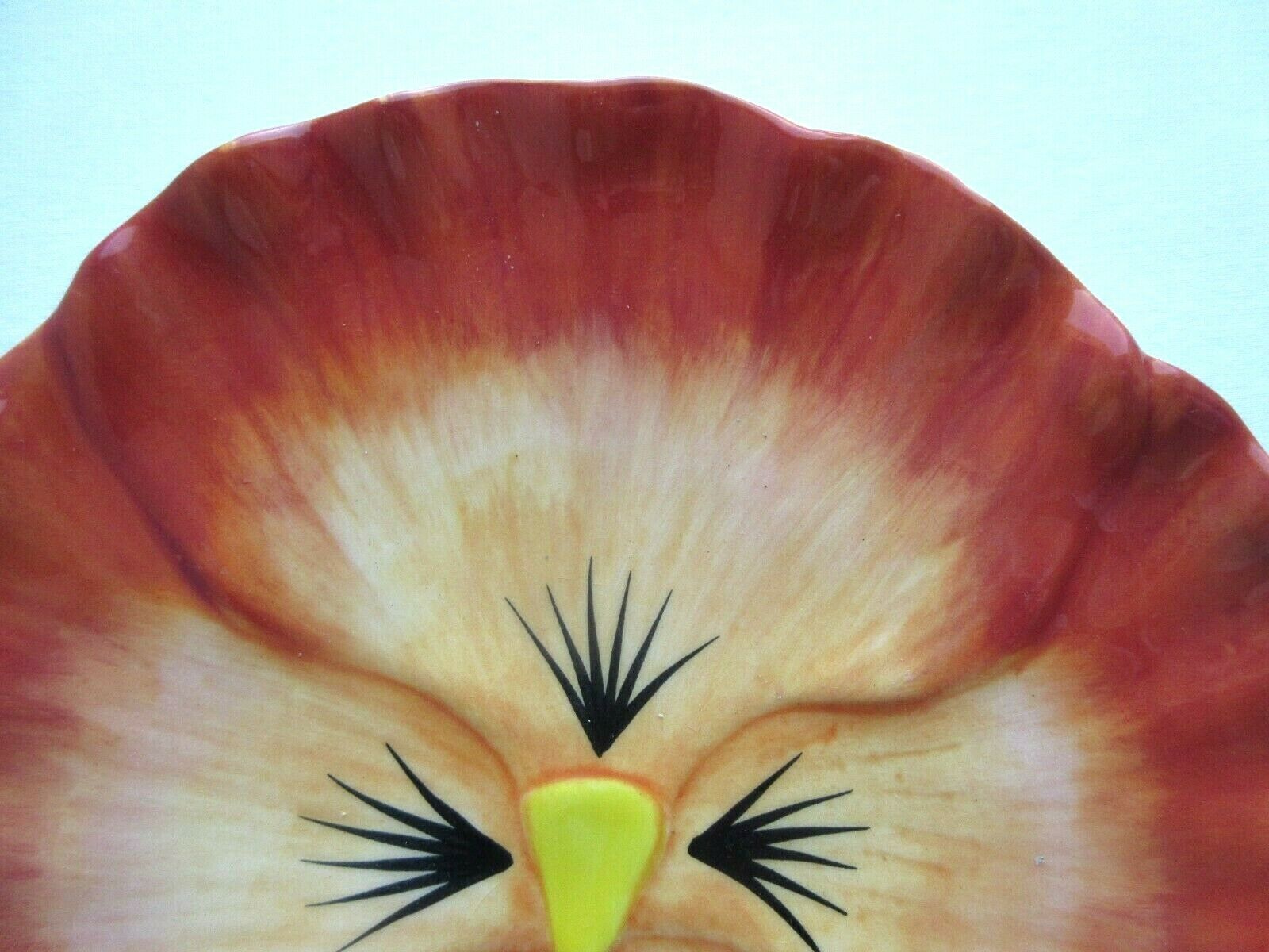 Decorative plate in earthenware dabbling: Orange thought with a yellow heart