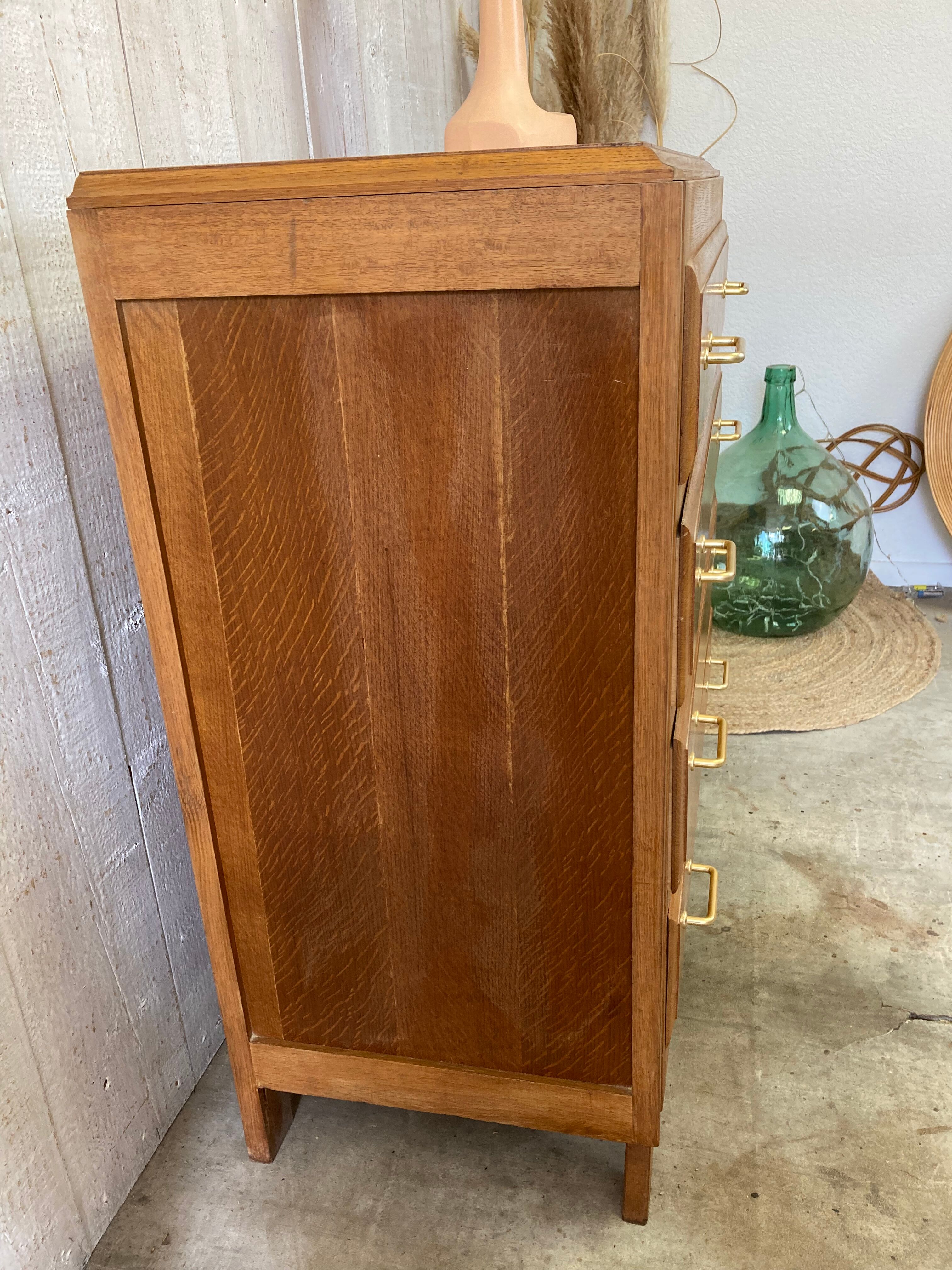 Commode vintage aux pieds compas
