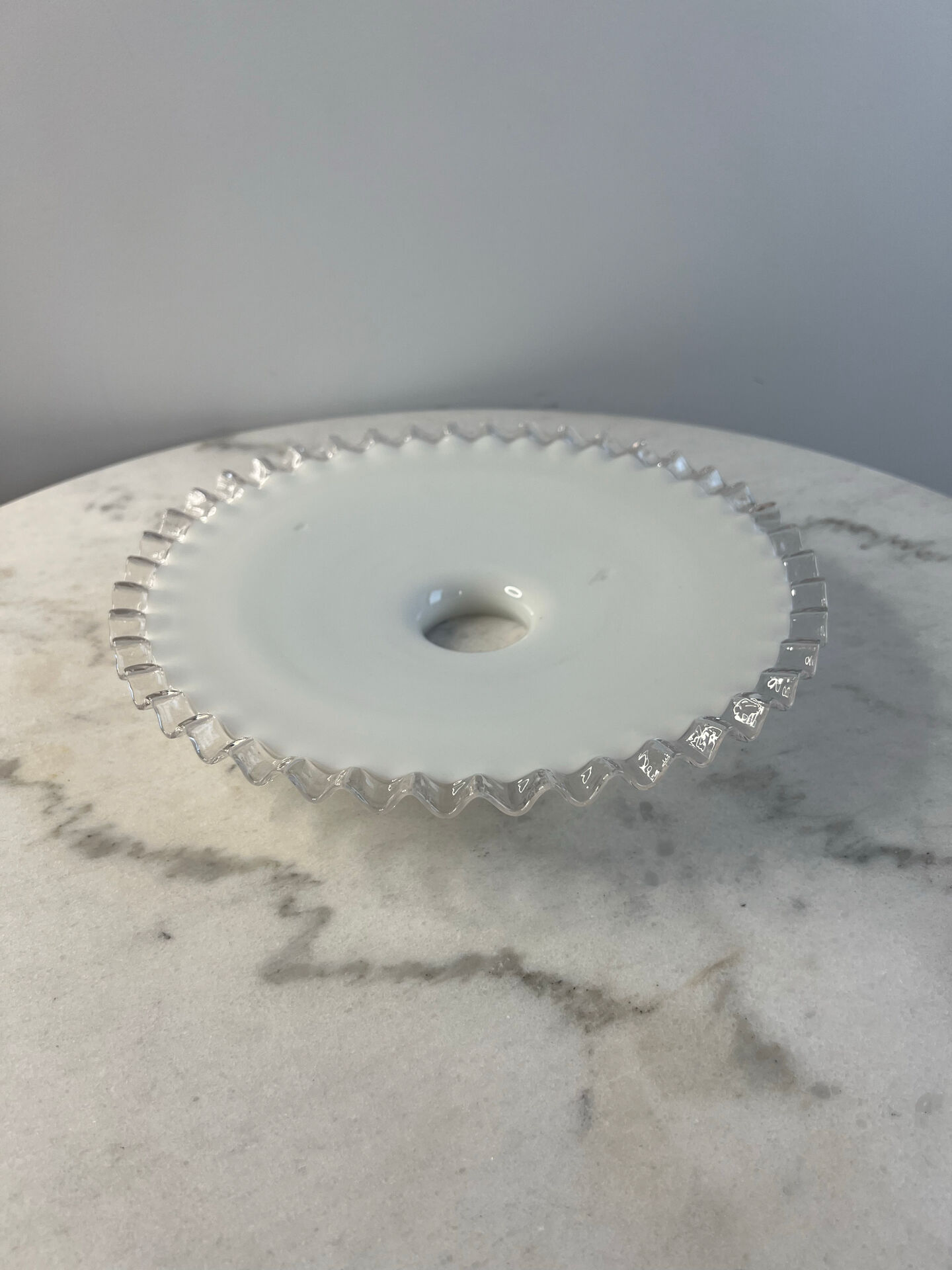 Abat-jour ancien en opaline blanche 25,5cm