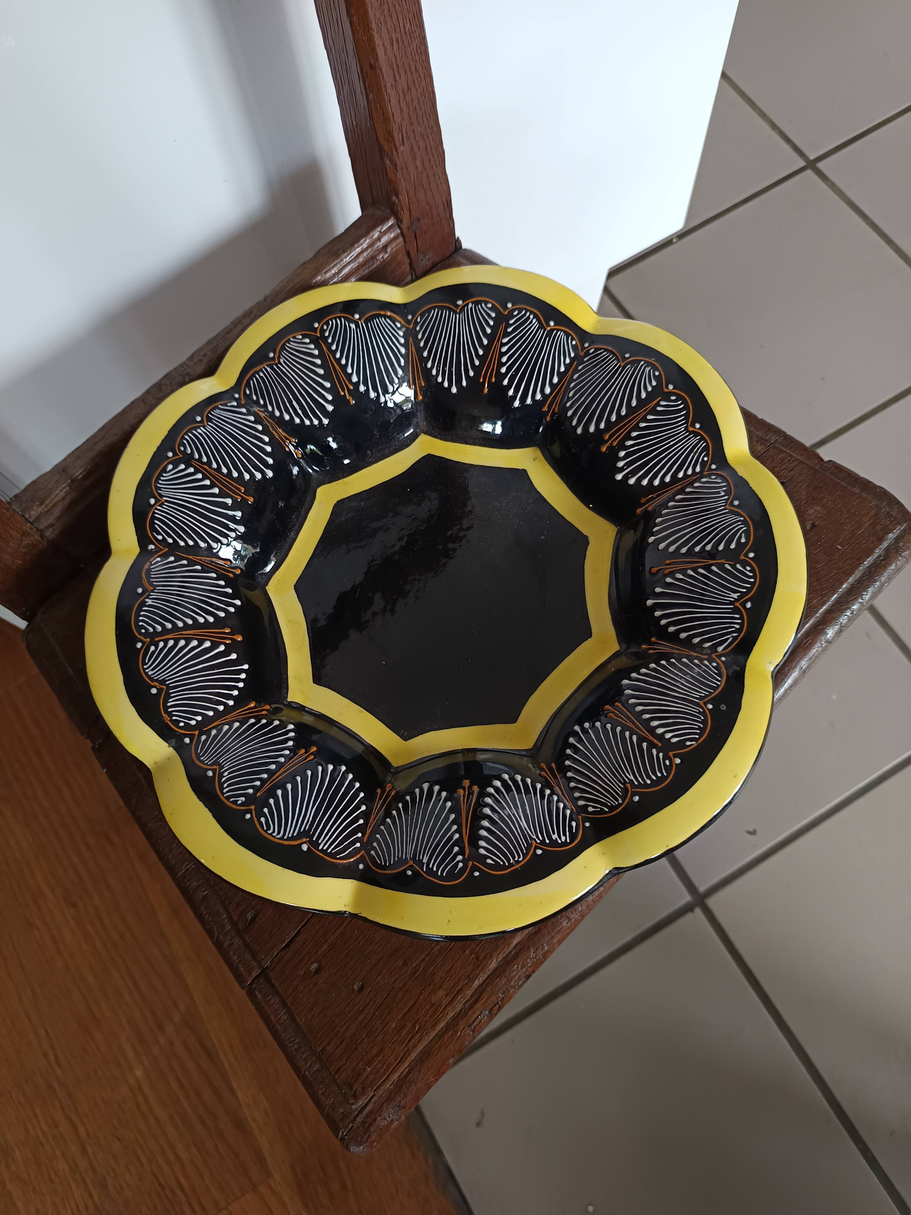 HB Quimper ceramic fruit bowl with beaded decoration