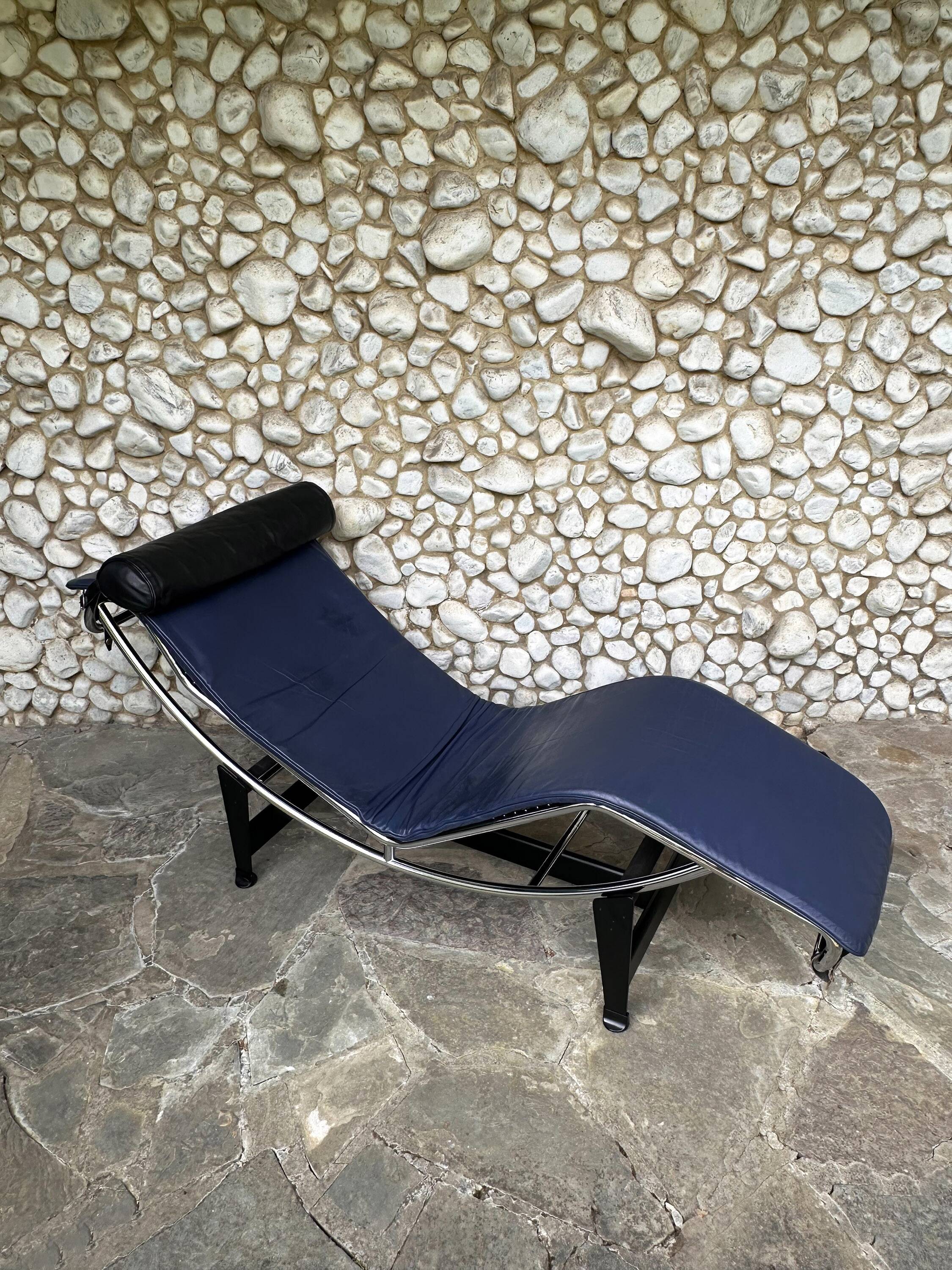 Cassina LC4 chaise longue by Le Corbusier, Pierre Jeanneret & Charlotte Perriand in blue leather.
