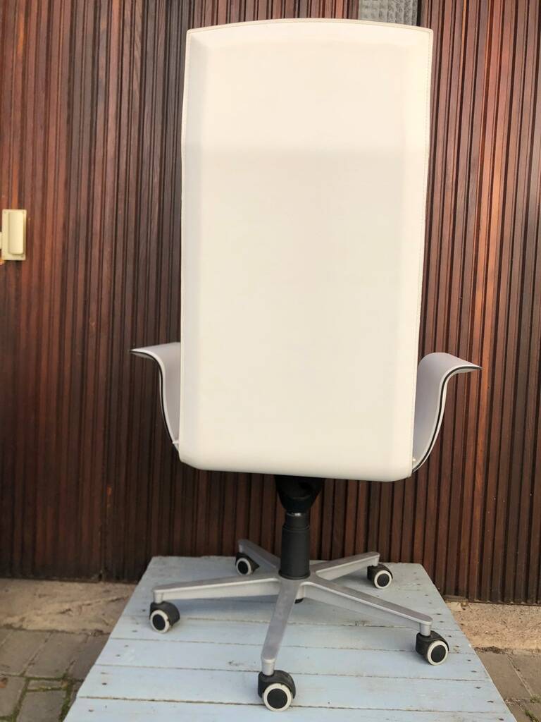 Wing Mariani executive chair