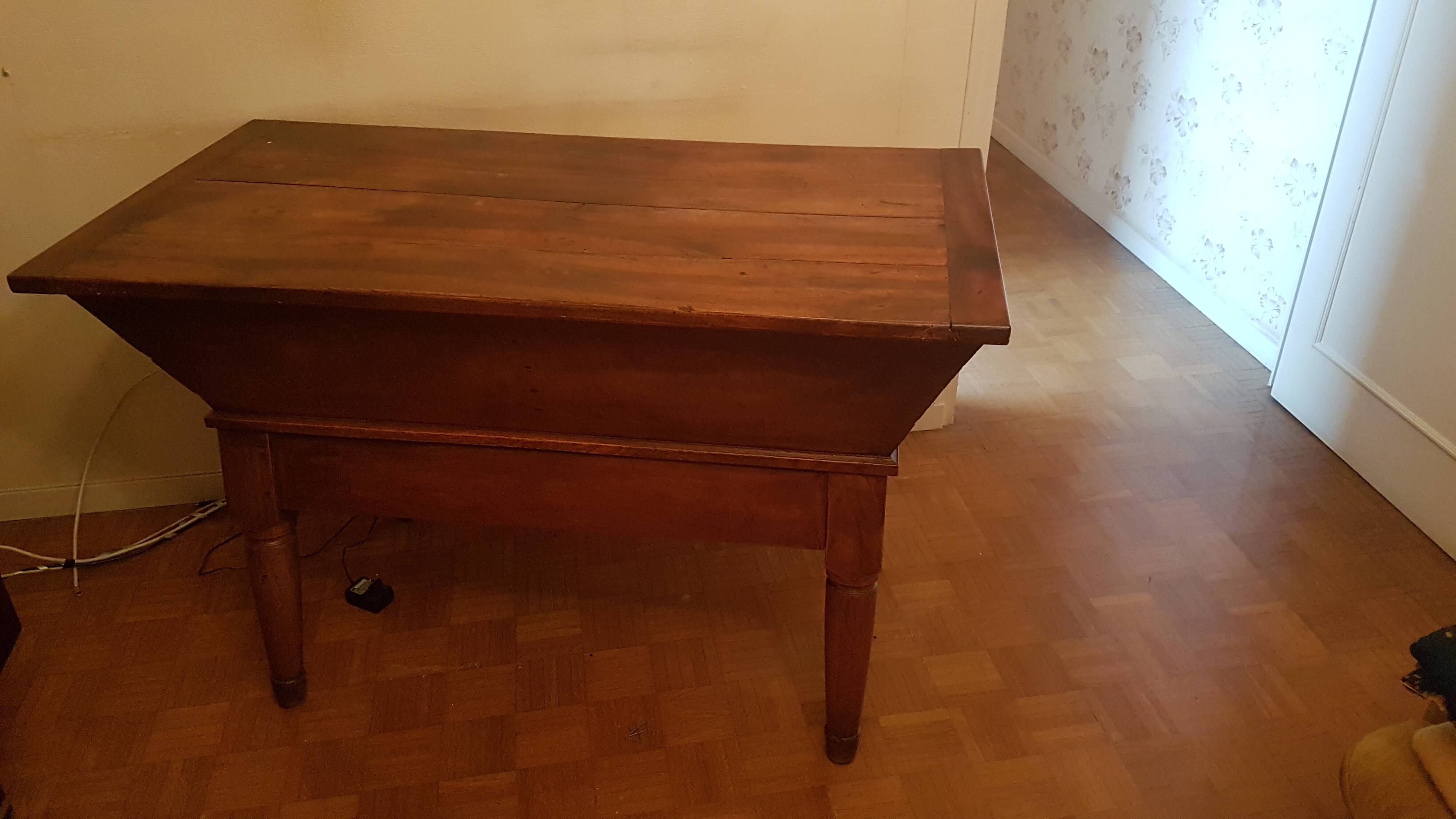 Petrin walnut bar table