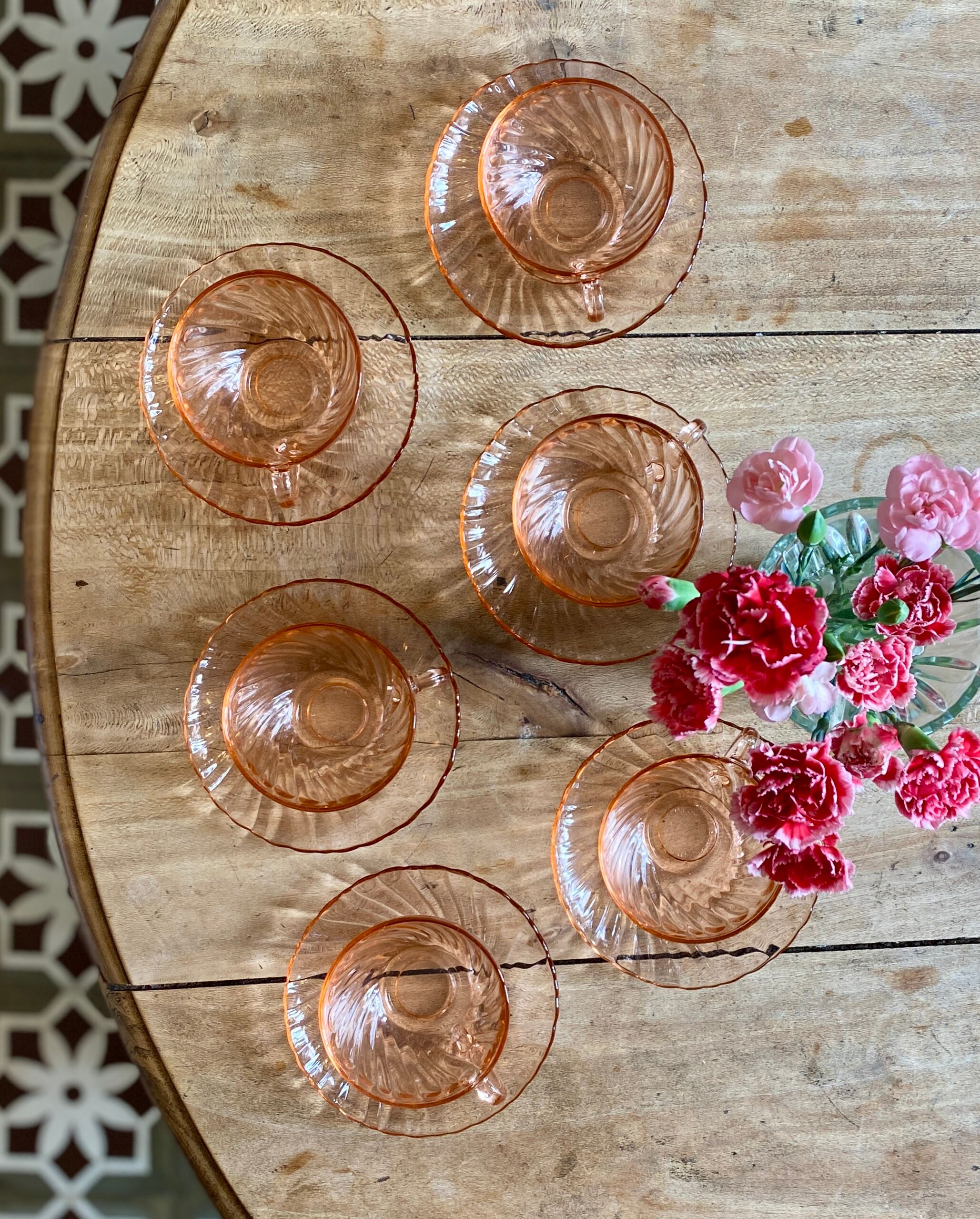 Set of 6 cups and vintage saucer in rosaline from Arcoroc