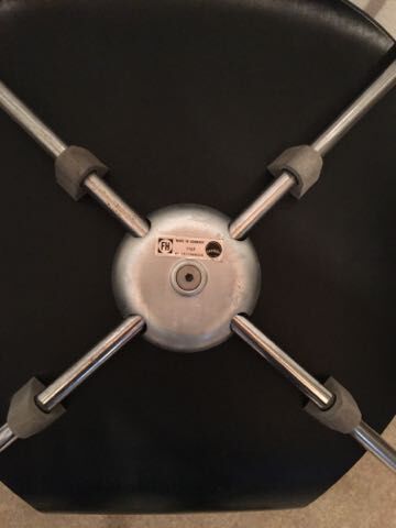 Series 7 butterfly chairs model 3107 by Arne Jacobsen for Fritz Hansen.