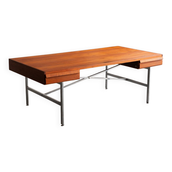 Bureau d'écriture par Illum Wikkelso