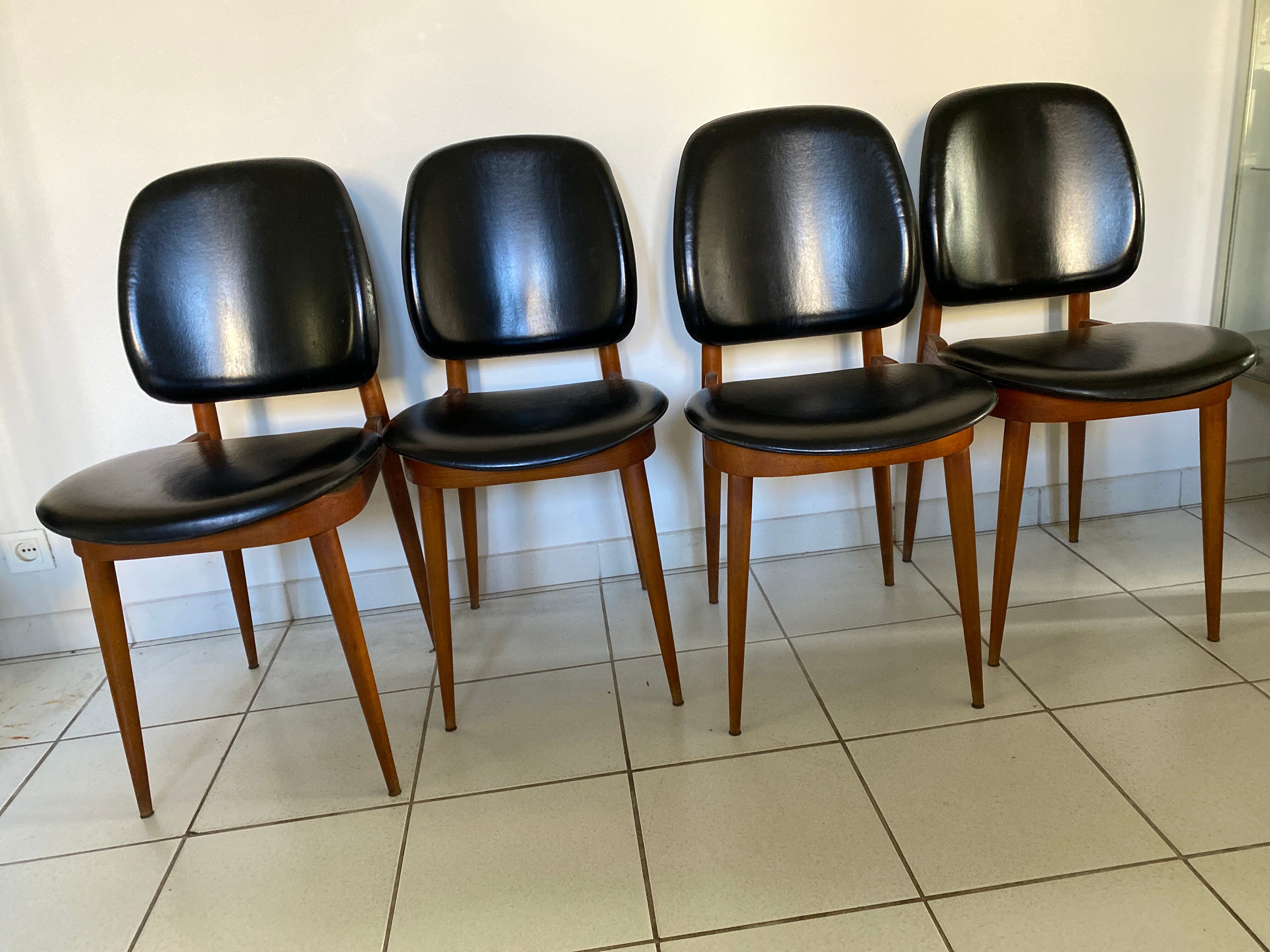 suite of 4 chairs from the 60s, "pegasus" model, from Baumann.