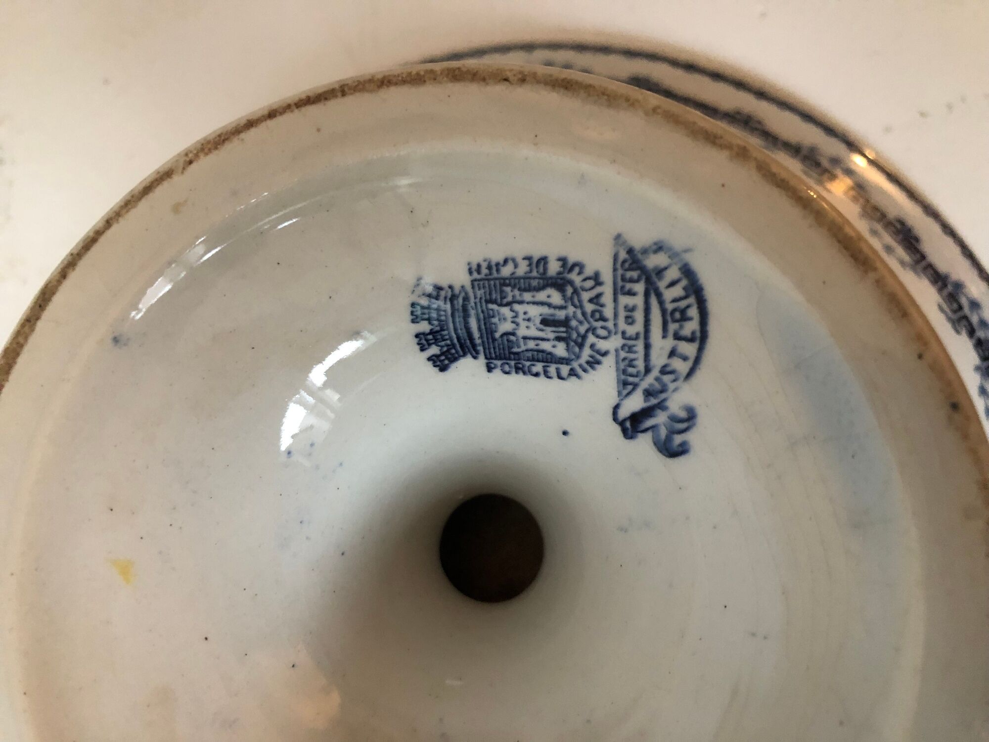 Dish porcelain of Gien