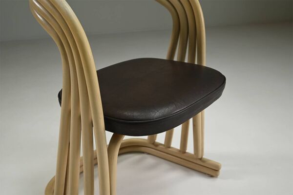 Ensemble de 4 chaises de salle à manger en rotin, Italie des années 1980.