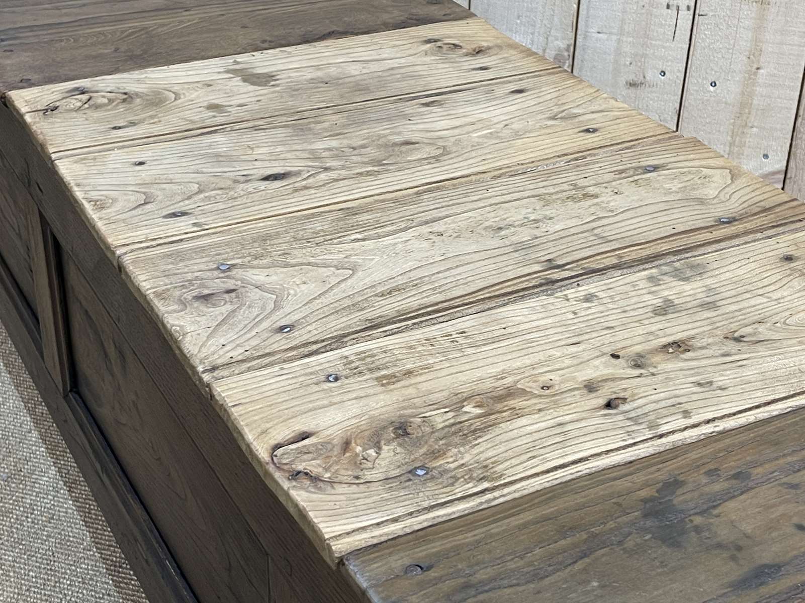 Banc coffre breton XIXème en orme et châtaignier