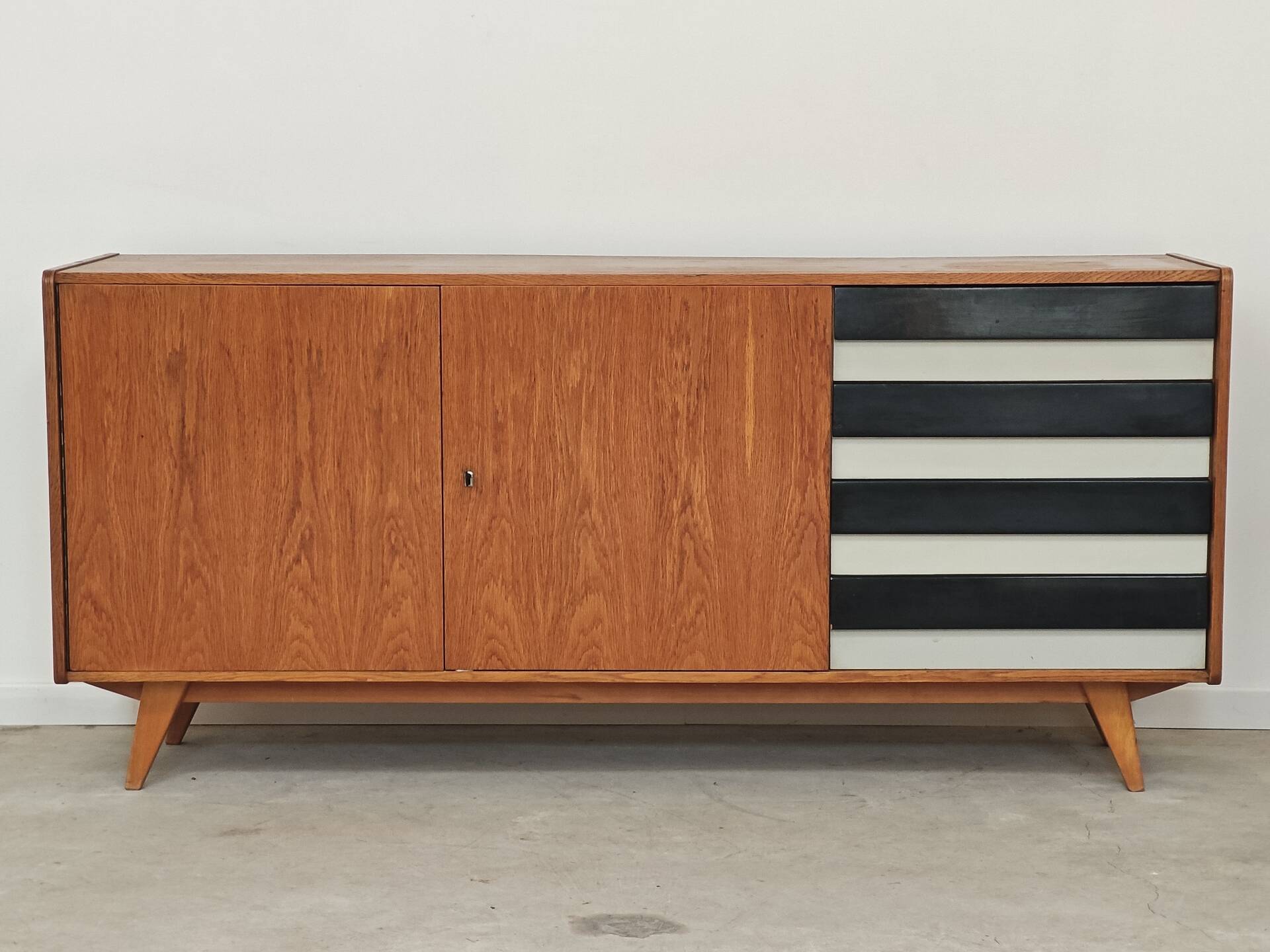 Enfilade U460 in white and black by Jiri Jiroutek for Interier Praha 1960