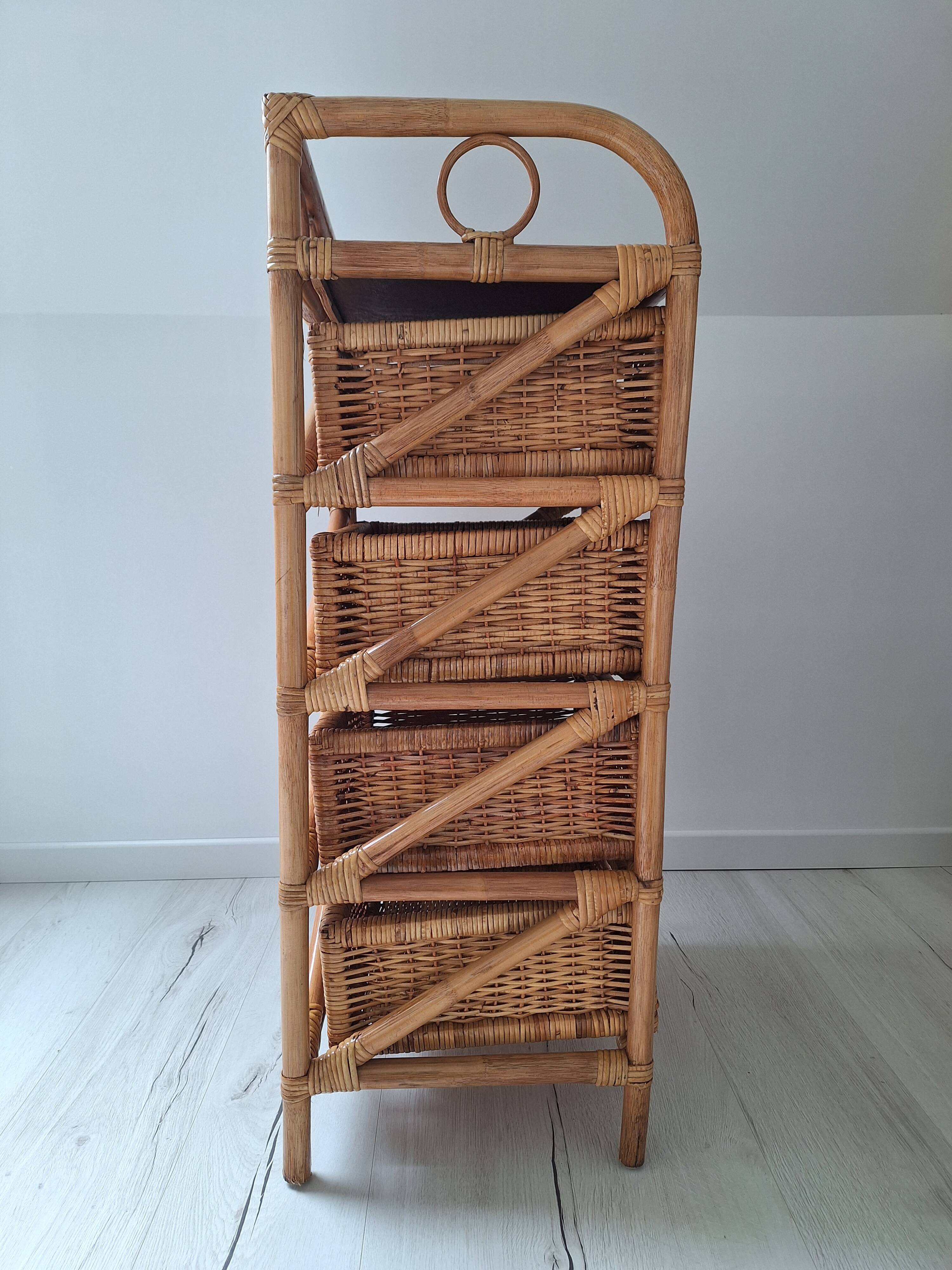 Commode en rotin
