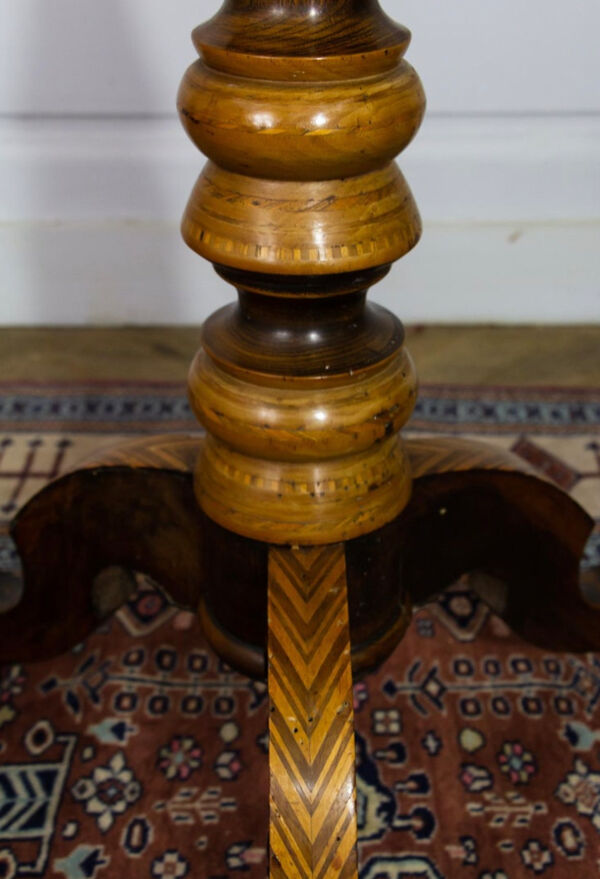 Guéridon tripode en marqueterie et bois mélangés, Italie, 19ème siècle