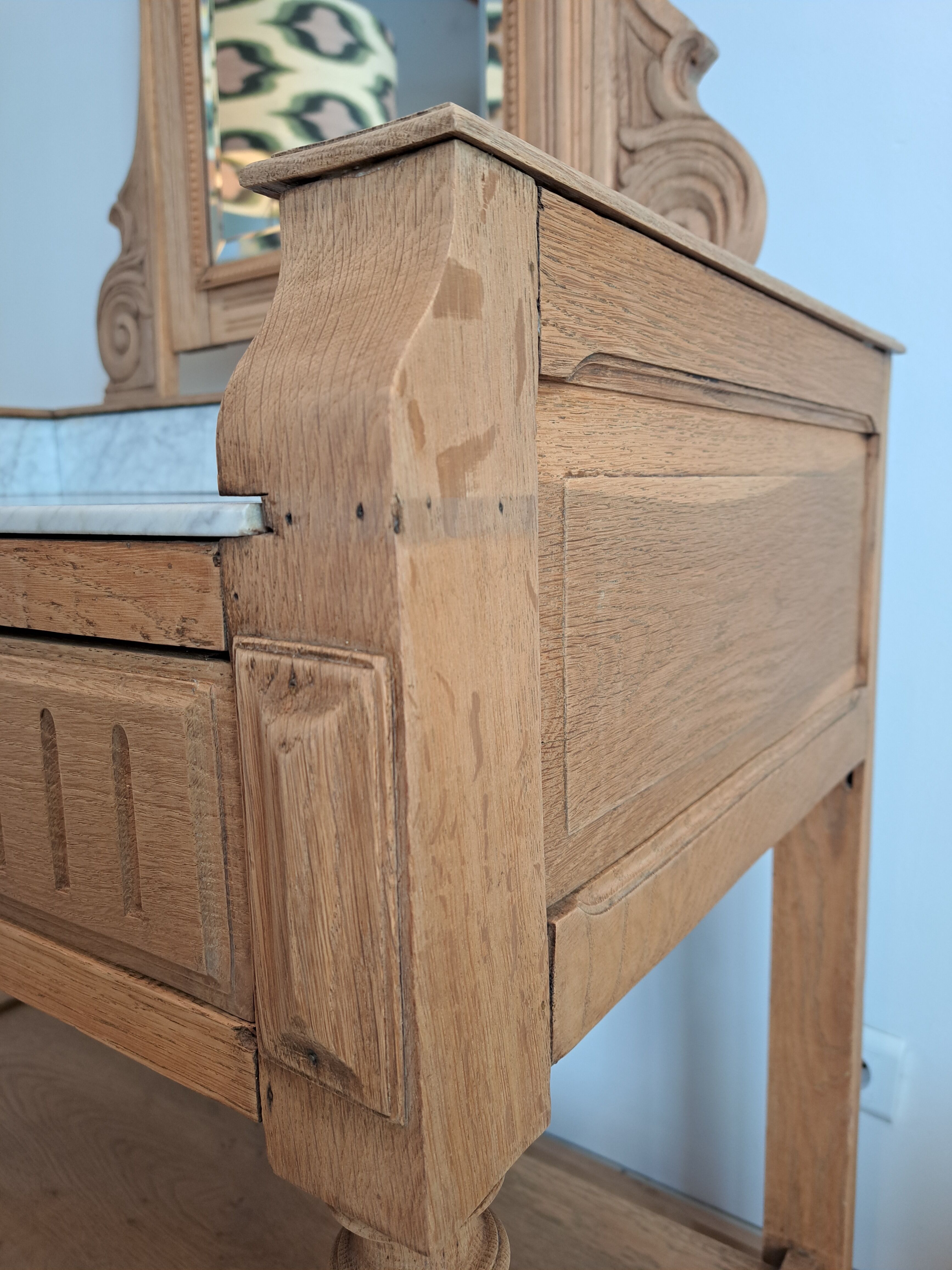 Bathroom cabinet with marble top in Henri II style