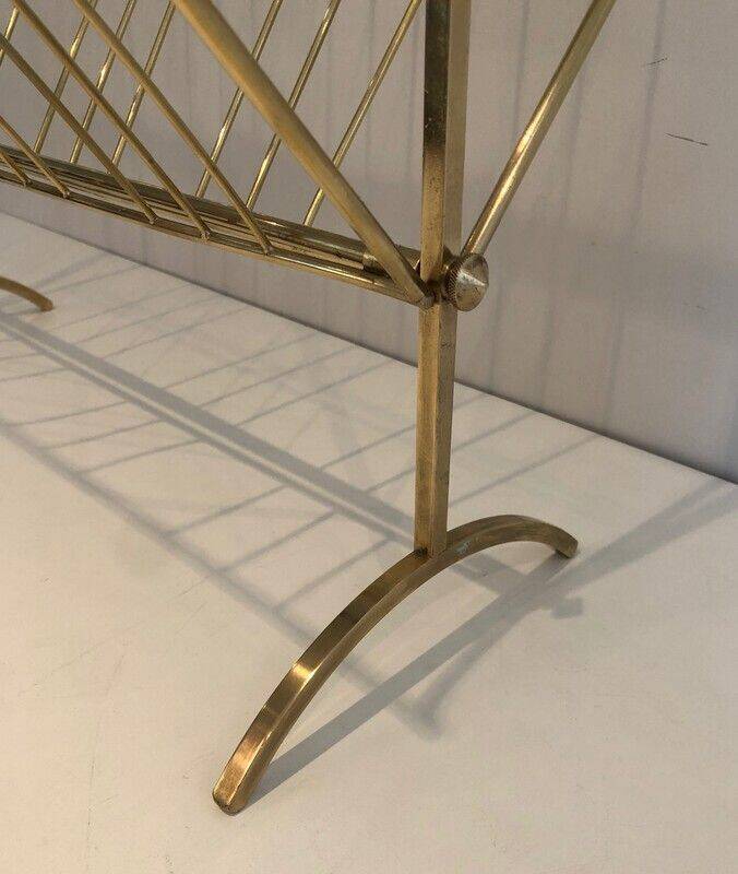 Brass and wood magazine rack, in the style of Cesare Lacca.
