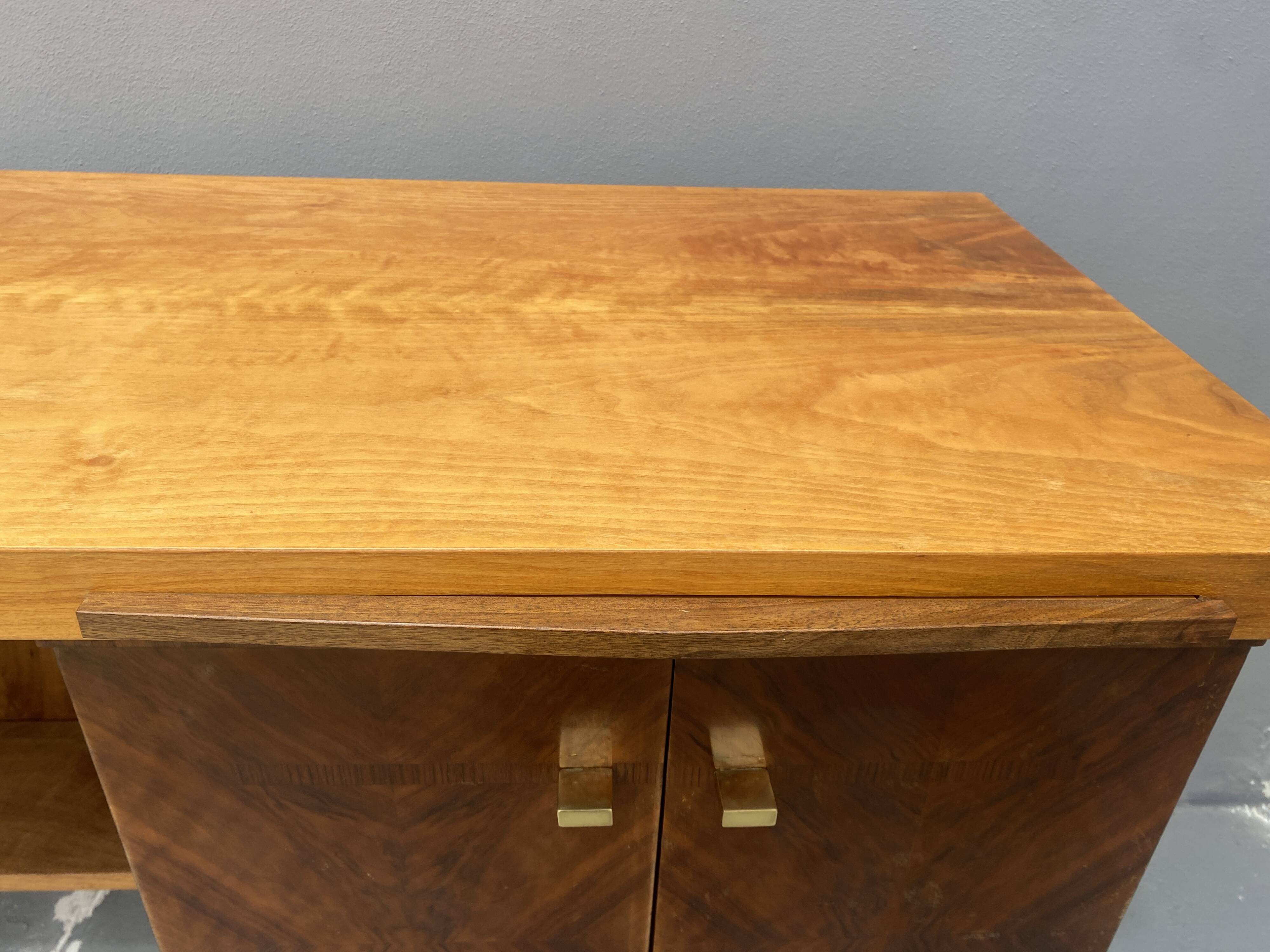 Bureau en noyer du milieu du siècle, années 1970, Tchécoslovaquie