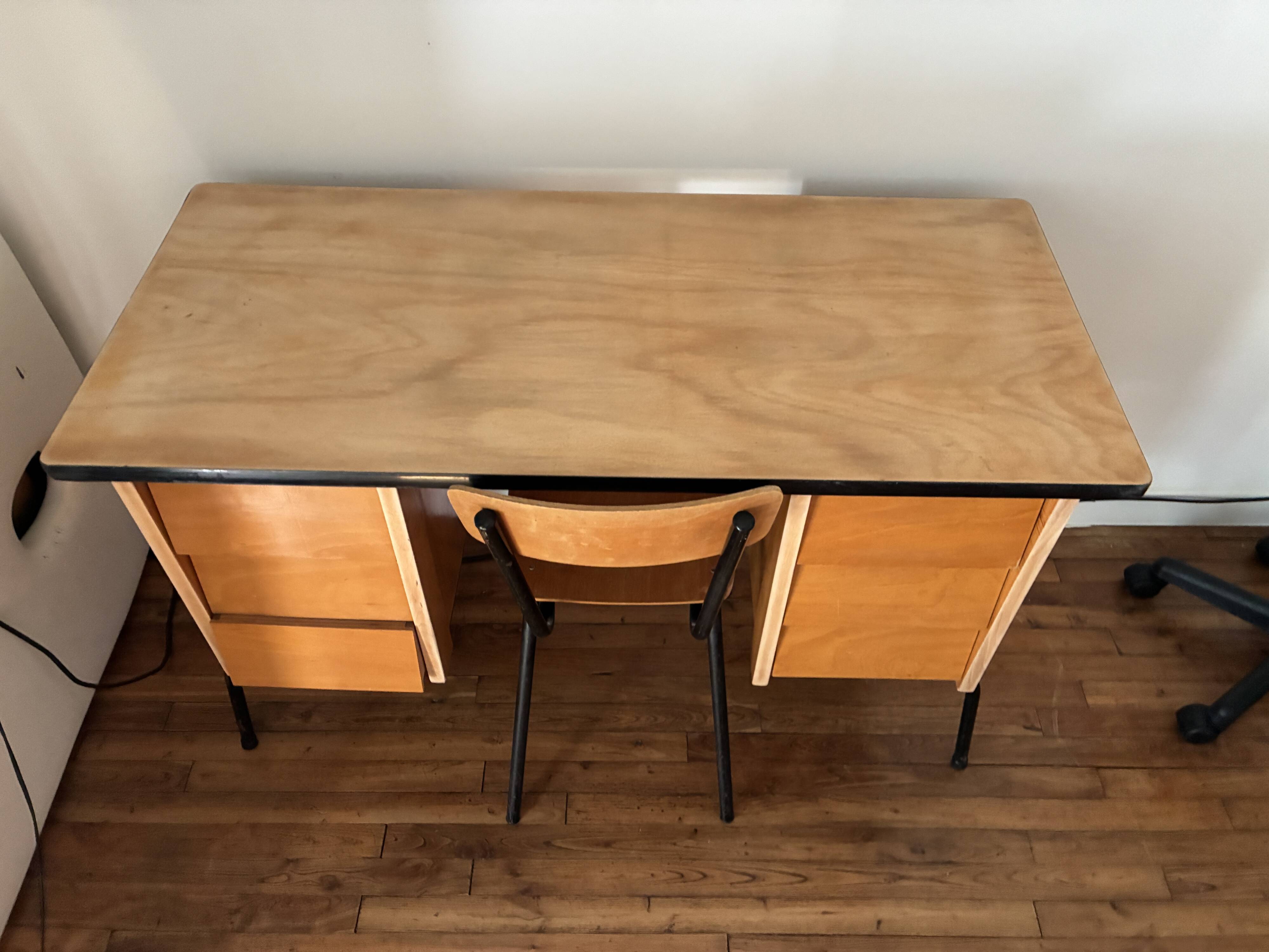 Bureau vintage et sa chaise