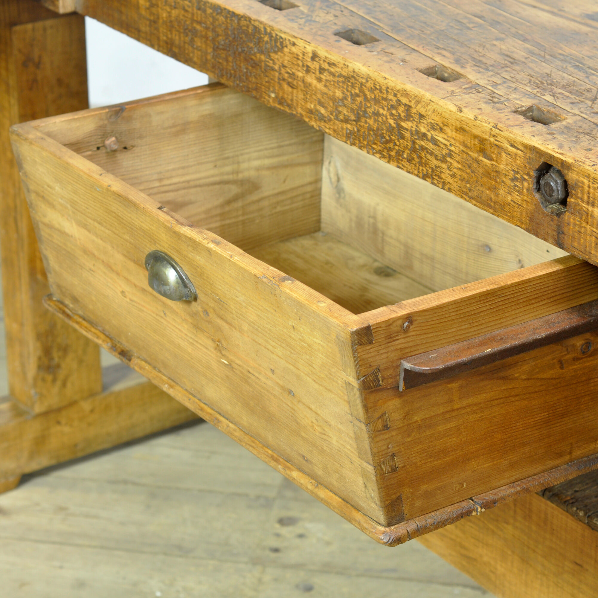 Oak carpenters workbench, circa 1920