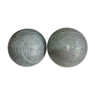 Petanque balls