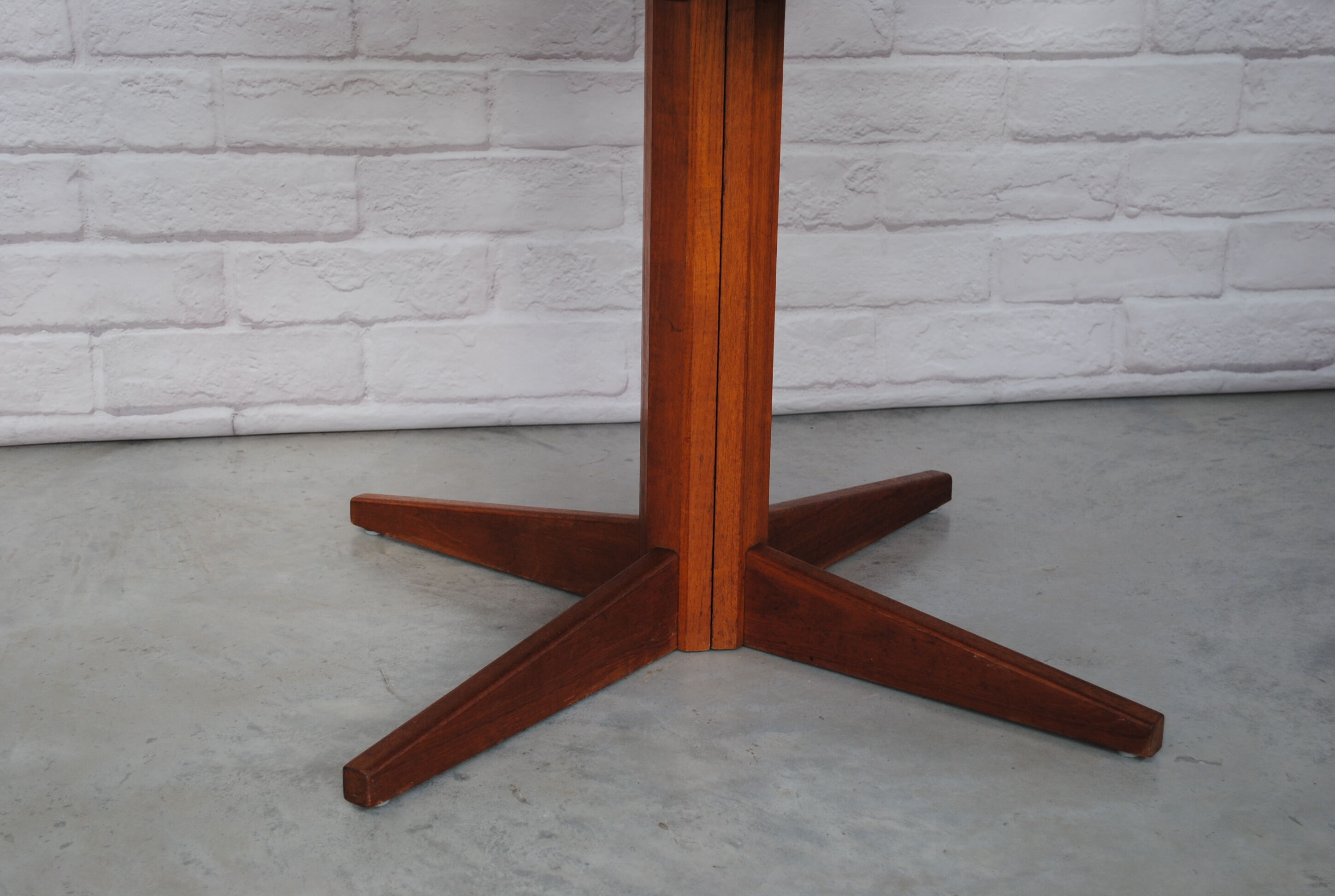 Table to eat expandable in teck