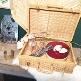Picnic hut in blond wicker