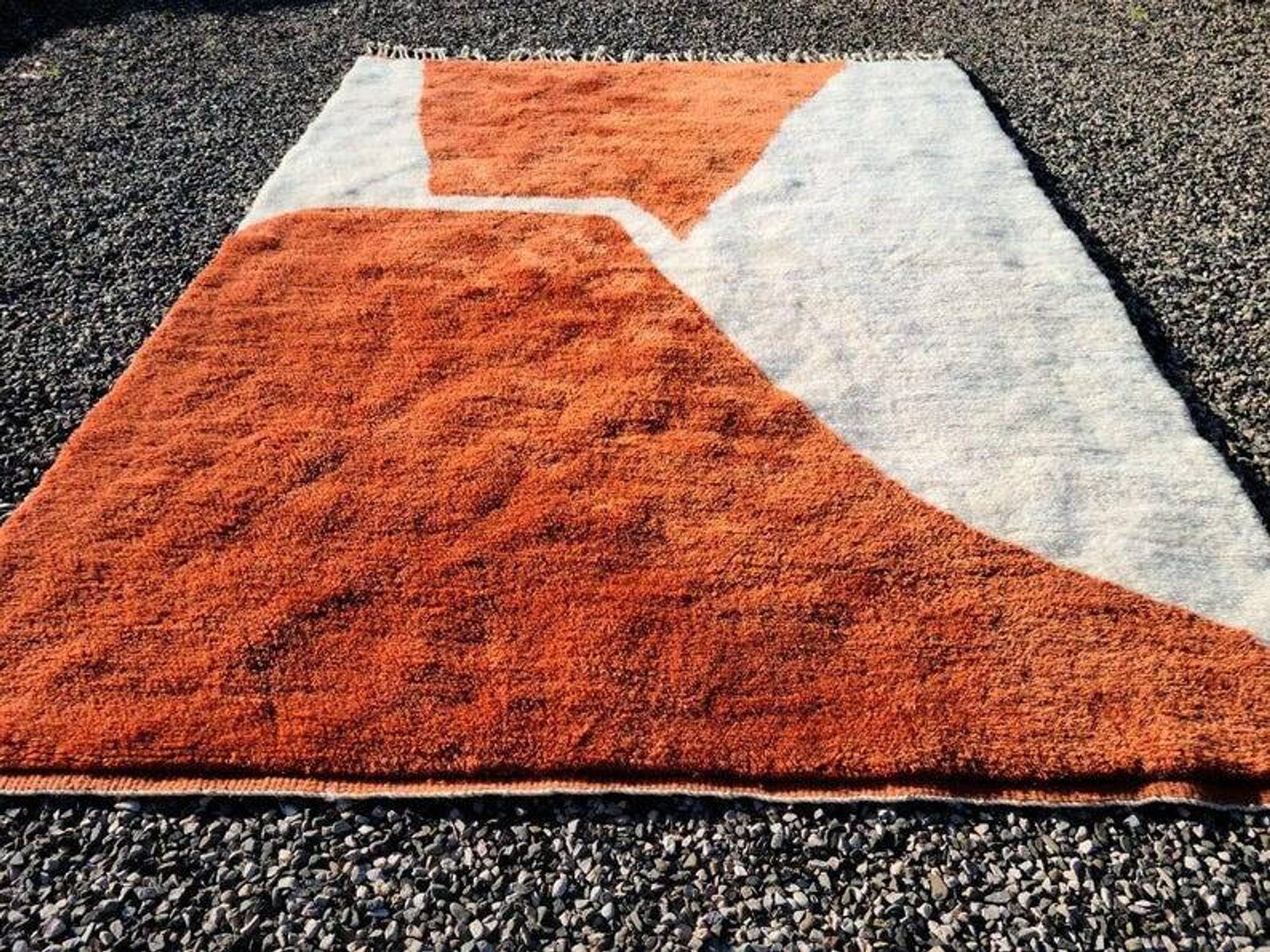 Terracotta and ecru Moroccan Mrirt rug 300x200 cm – abstract pattern