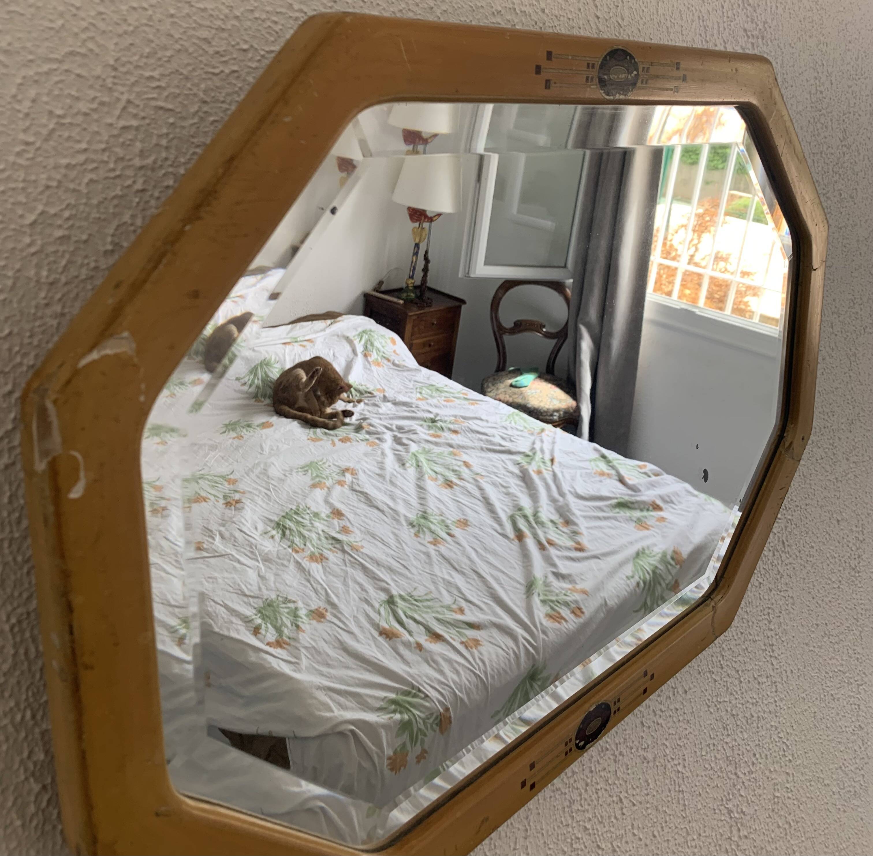 Miroir octogonal biseauté Art Déco en bois et stuc, 1930
