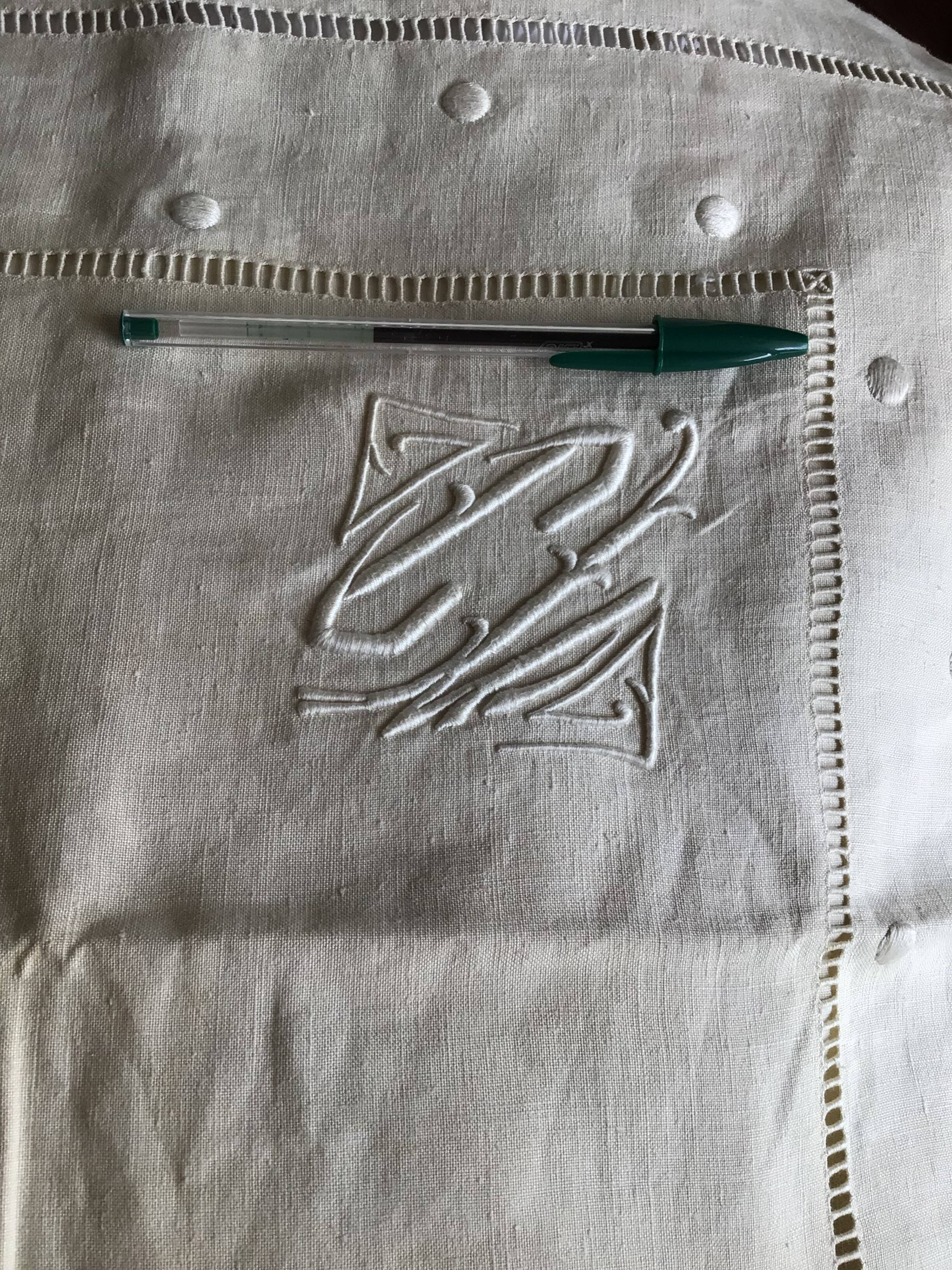 New linen pillowcase embroidered CV day scale, pastilles