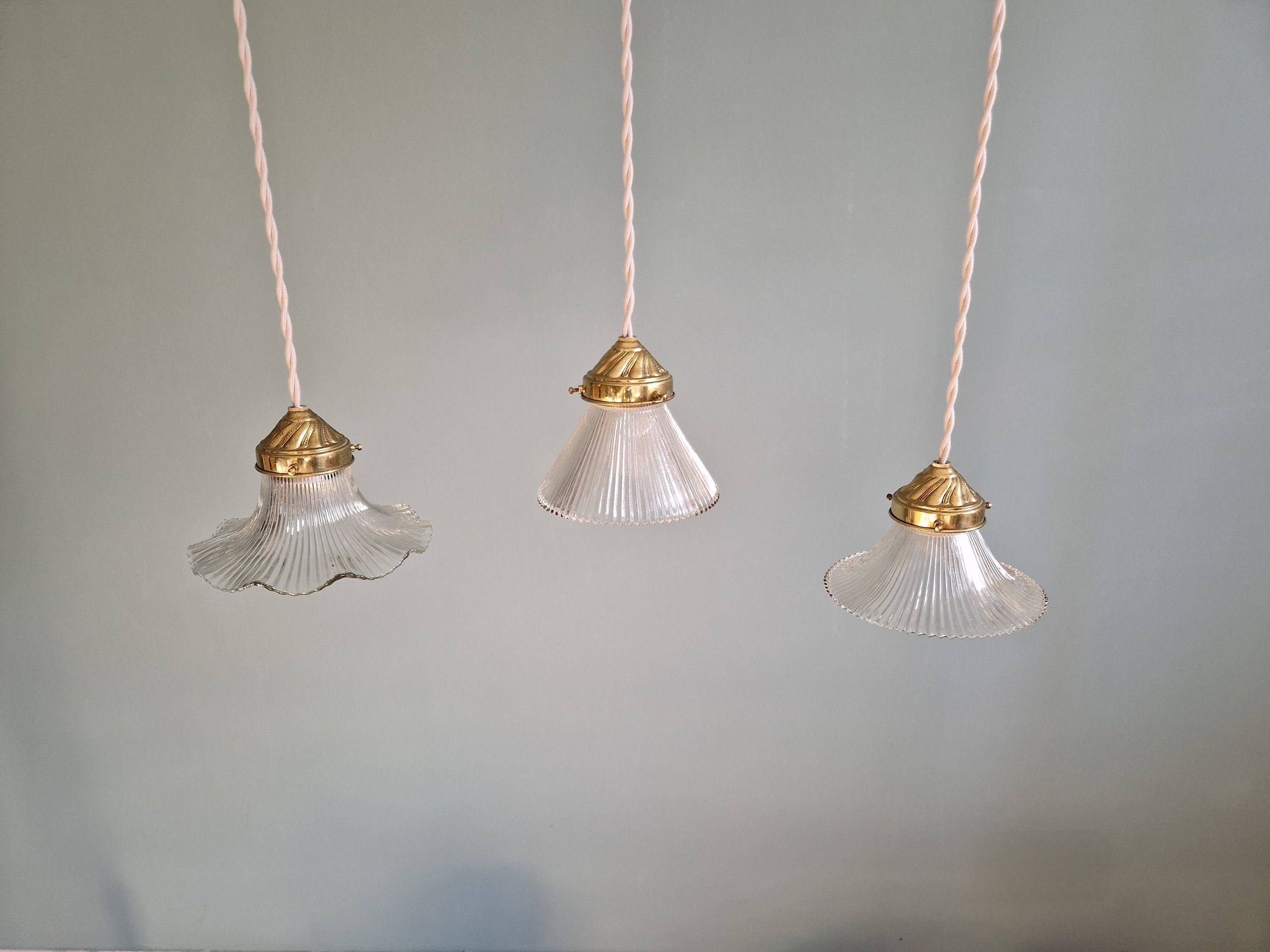Trio of Art Deco grooved glass pendant lights, 1920s-30s
