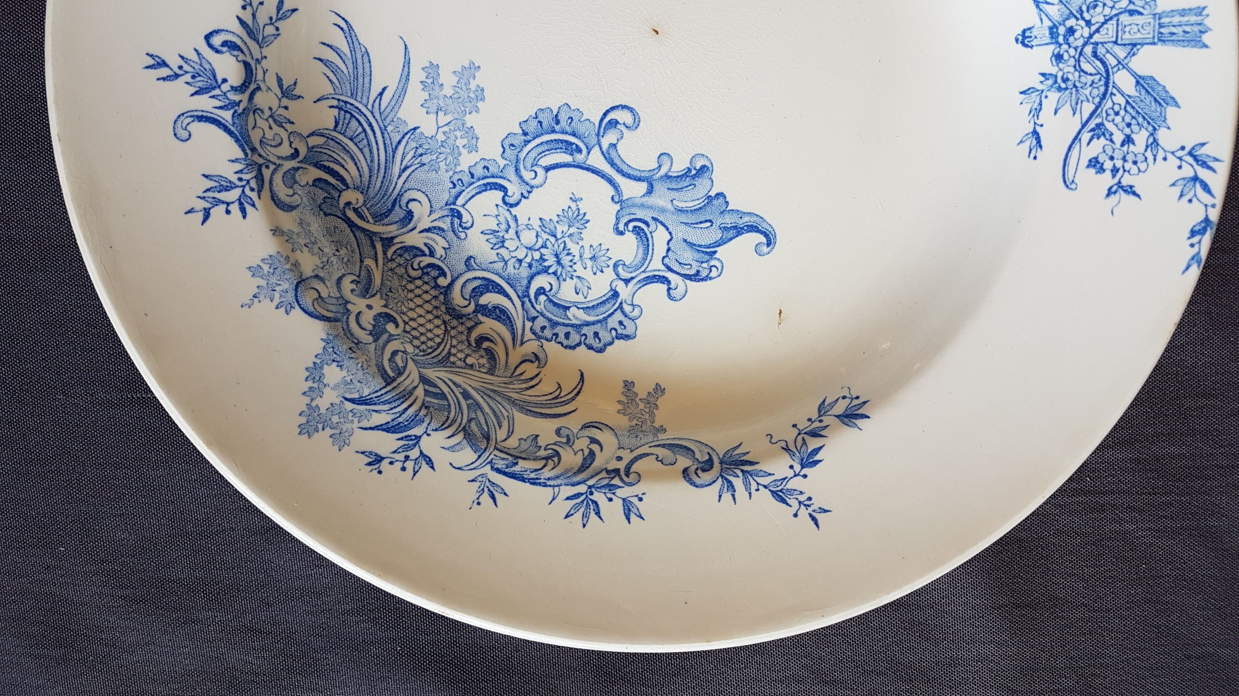 Hollow plate in earthenware decorated with flowers