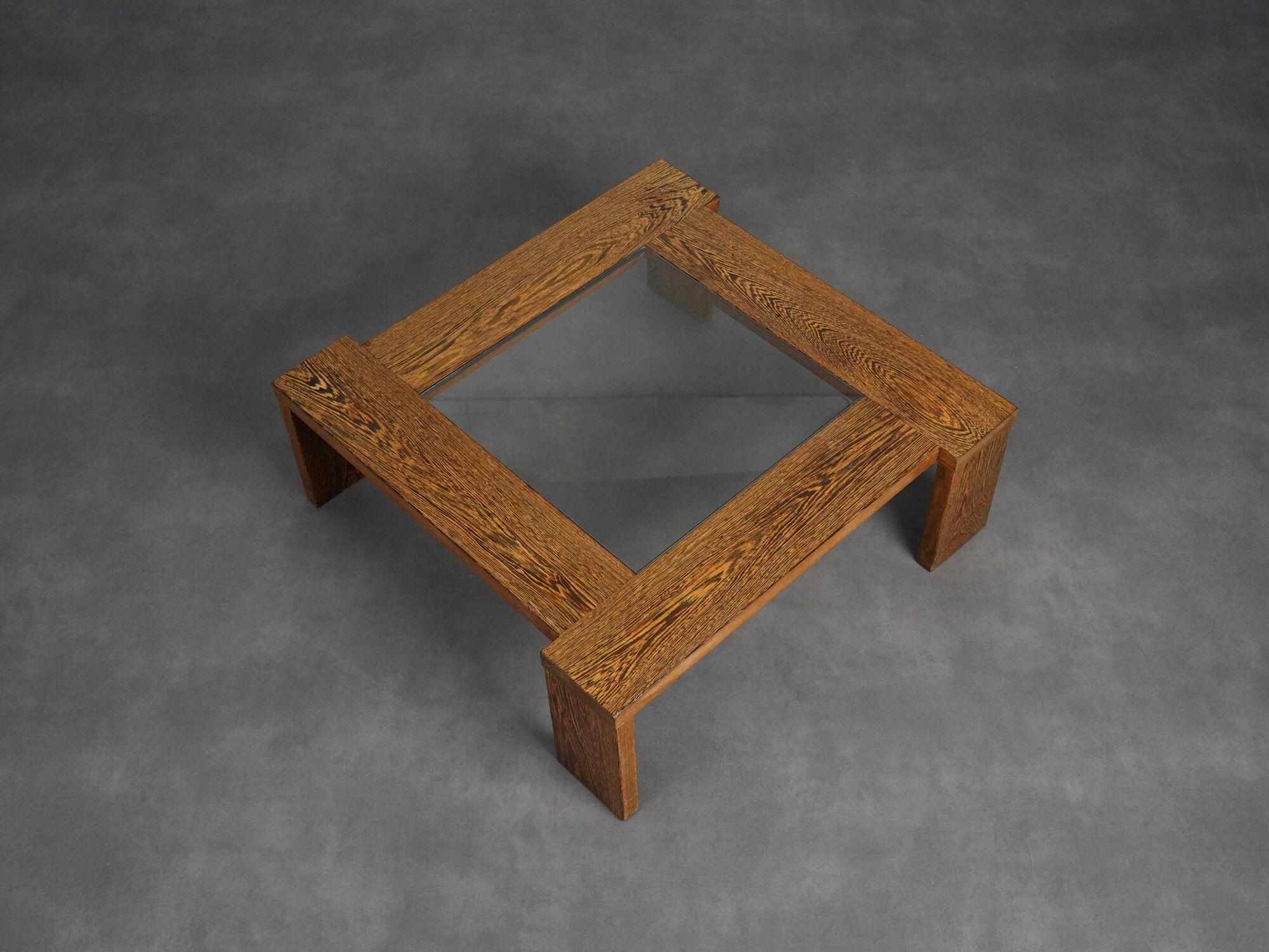 Table basse moderniste en wengé et verre, Pays-Bas, années 1970