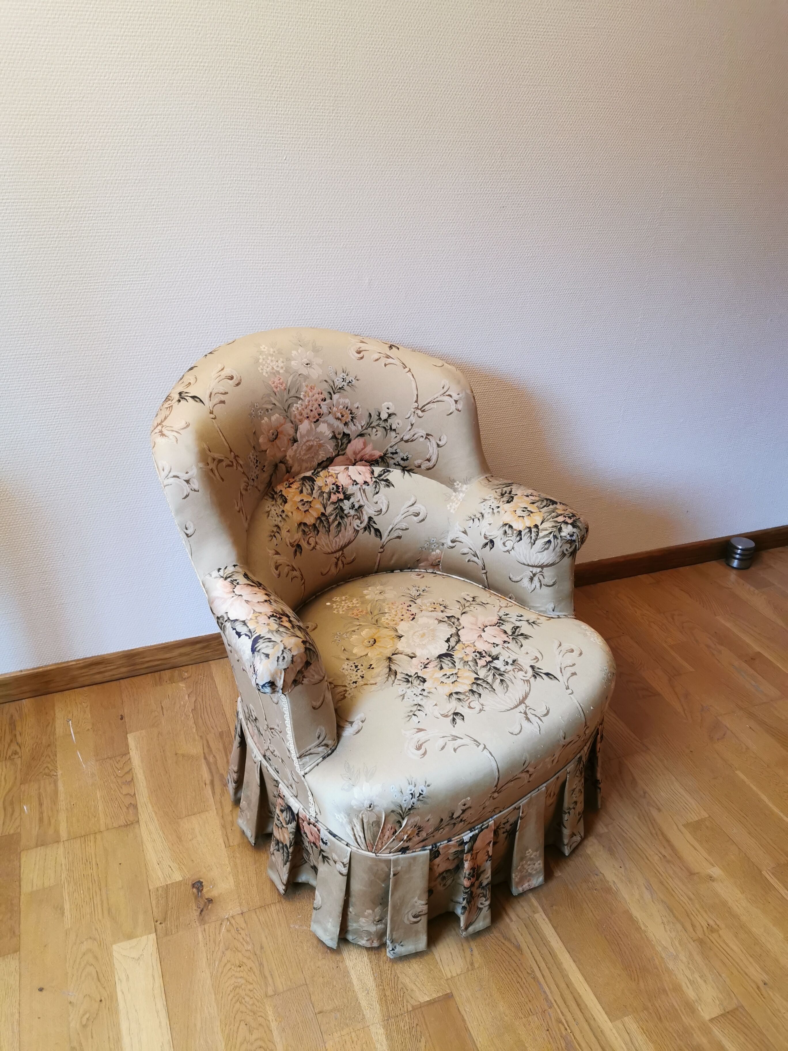 Toad armchair baroque fabrics