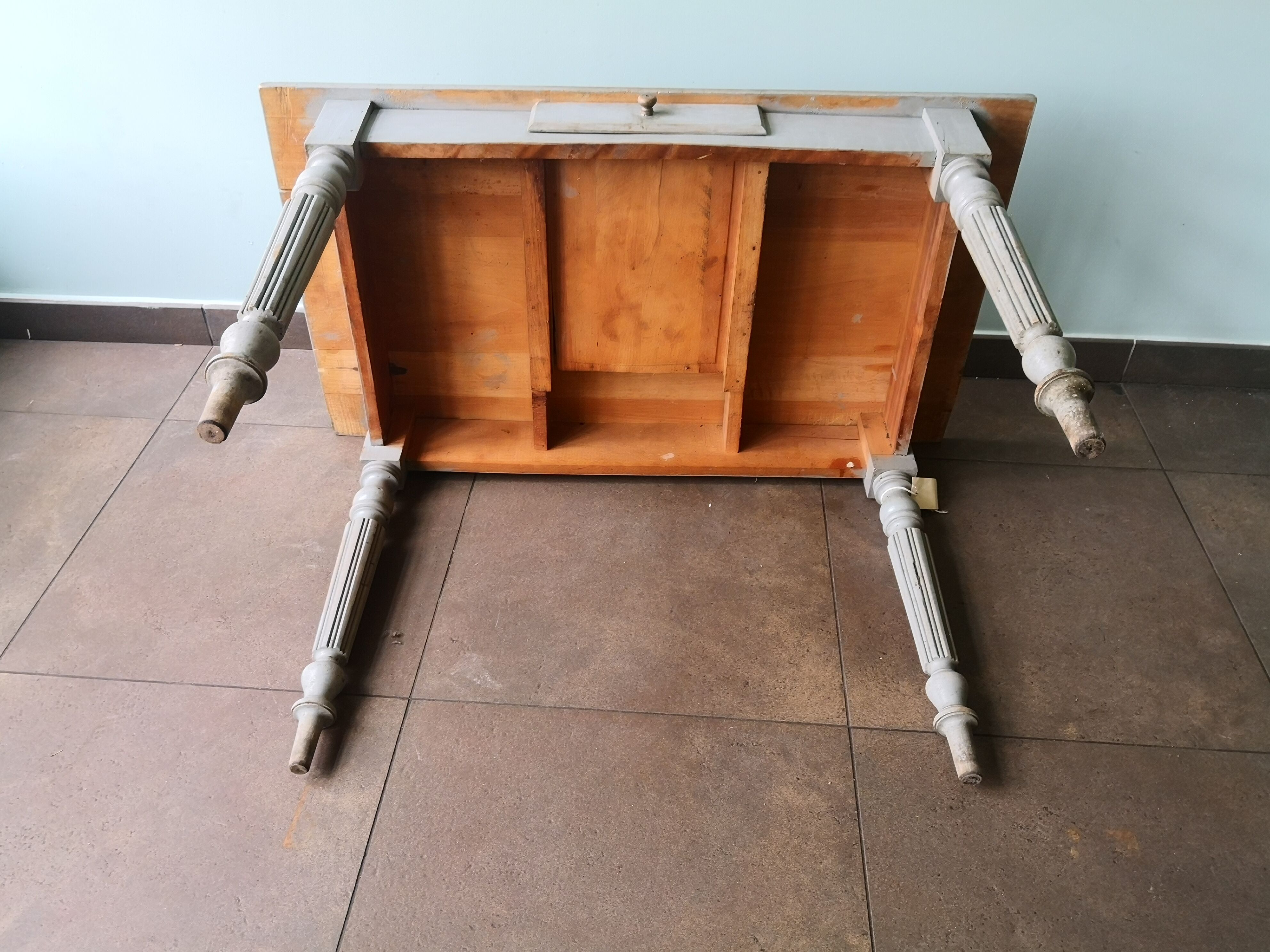 Table en bois bureau patine grise