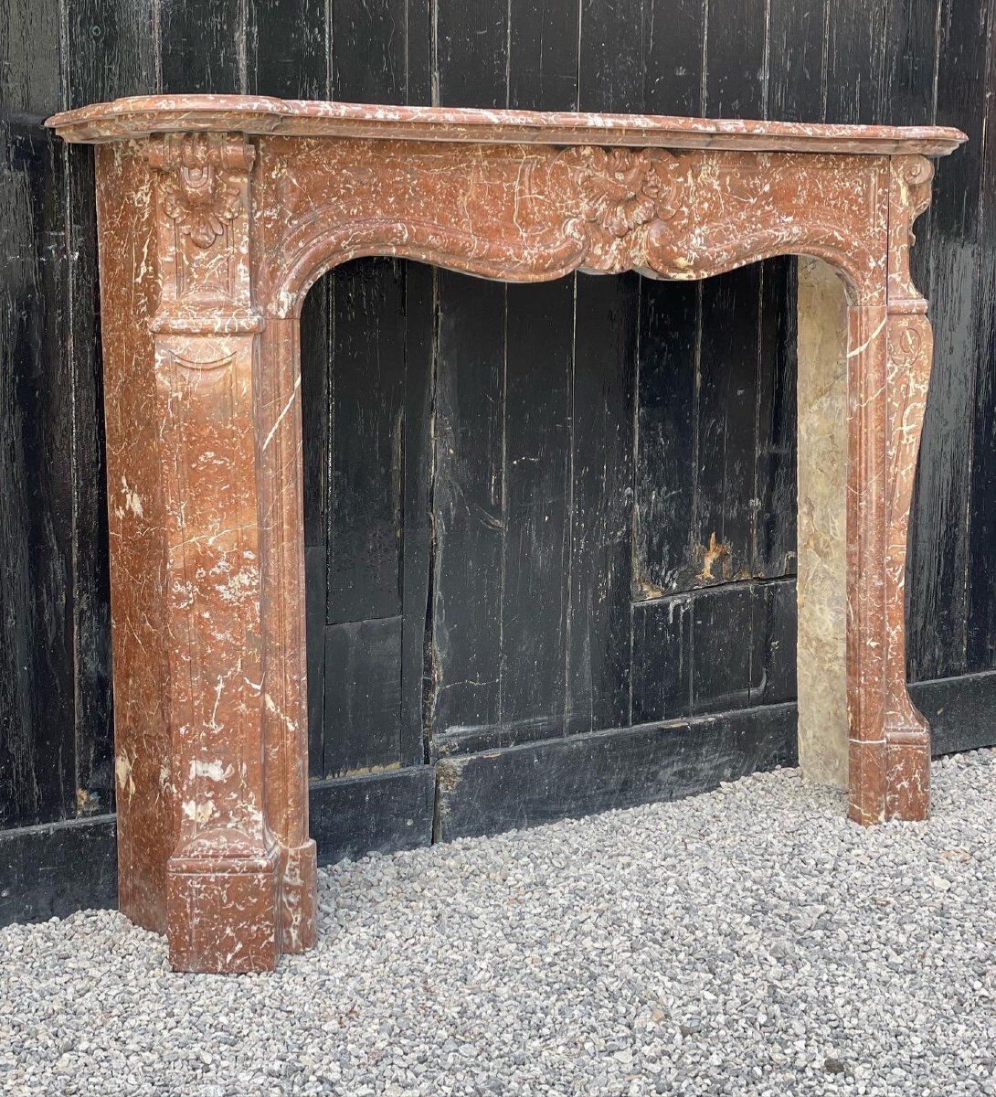 Fireplace in rancid marble around 1880