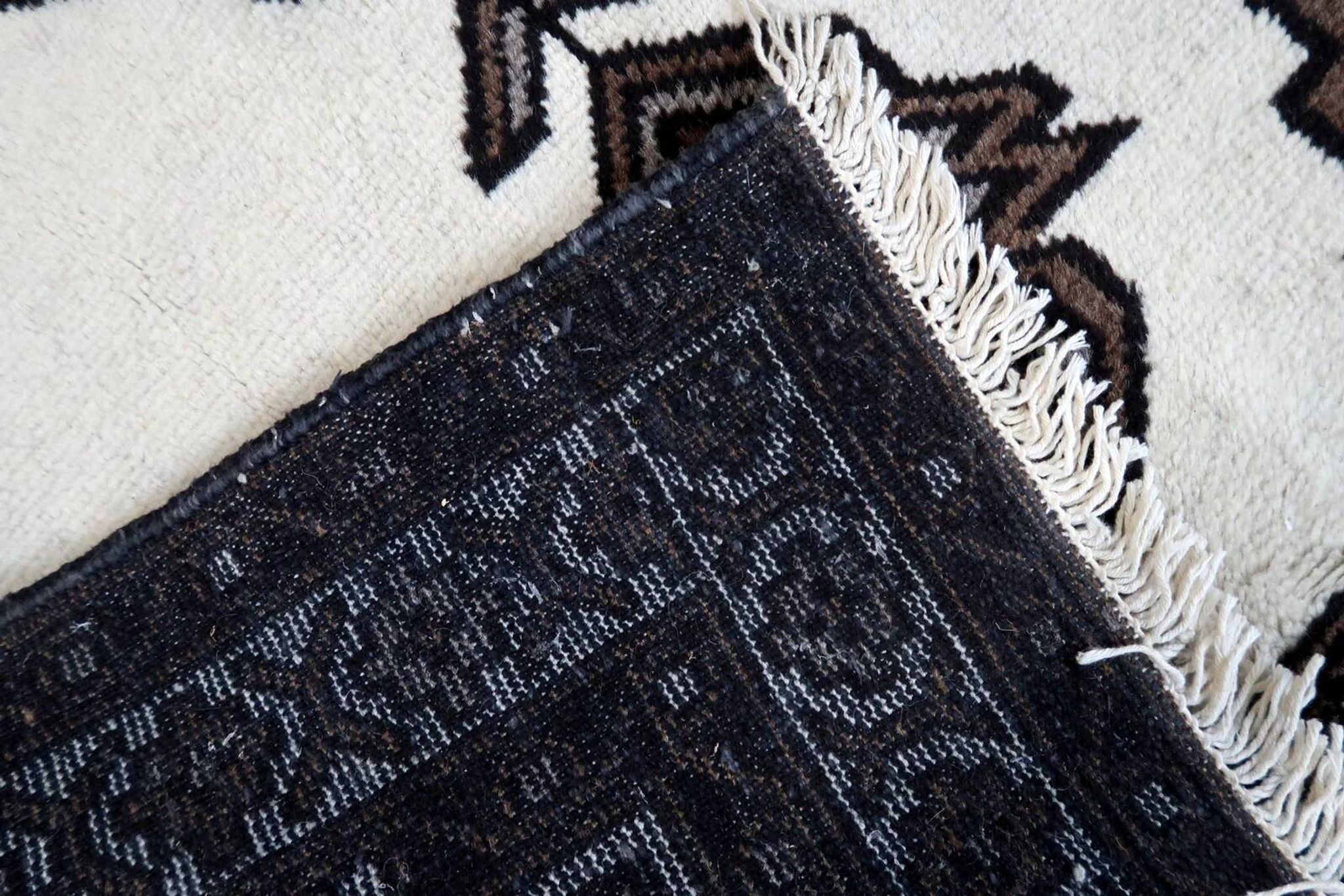 Handmade vintage Persian Gabbeh rug 128cm x 211cm, 1970s